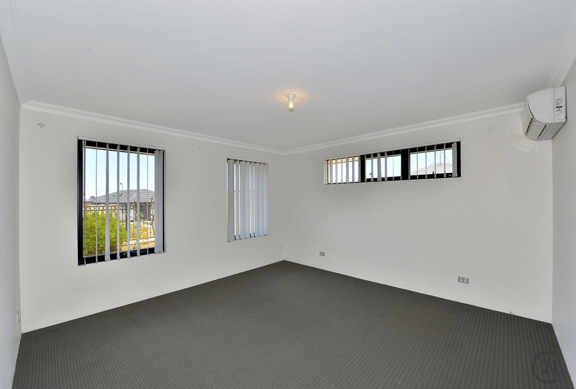 16 Salome Crescent, Lakelands, WA, 6180, Lakelands - Thumbnail 7