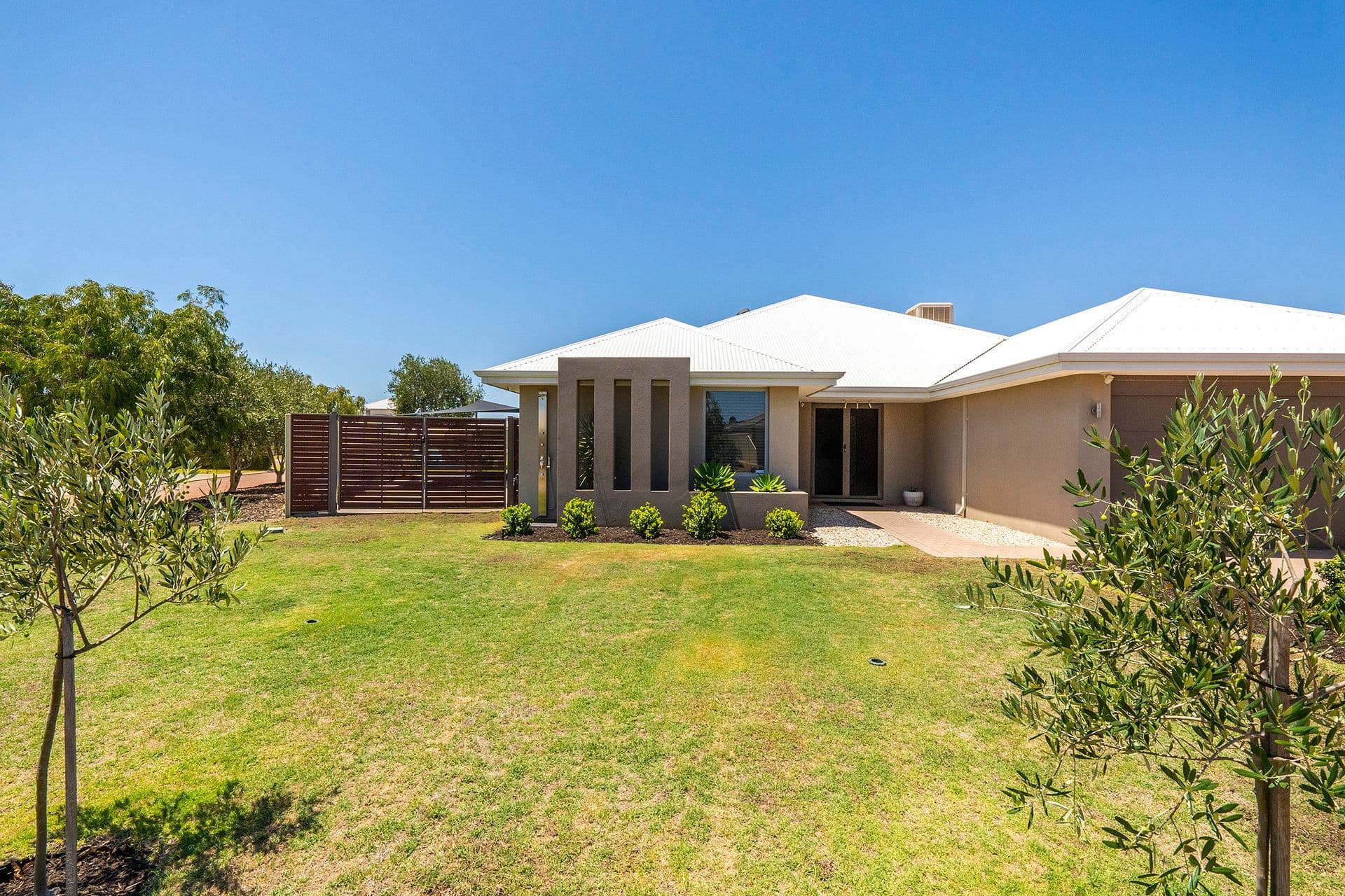 14 Dowerin Circuit, Lakelands, WA, 6180, Lakelands - Thumbnail 3