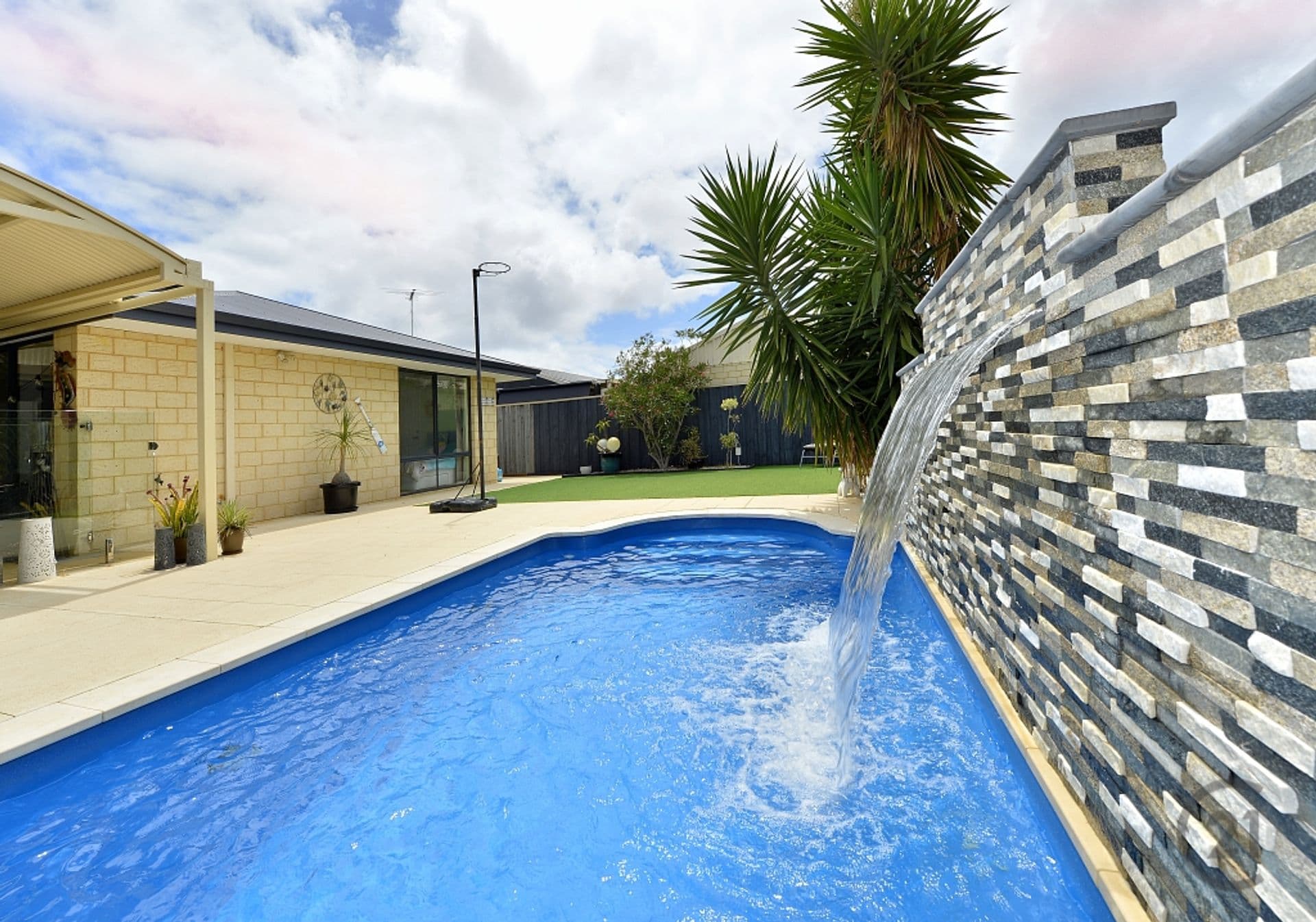 215 Peelwood Parade, Halls Head, WA, 6210, Halls Head - Thumbnail 3