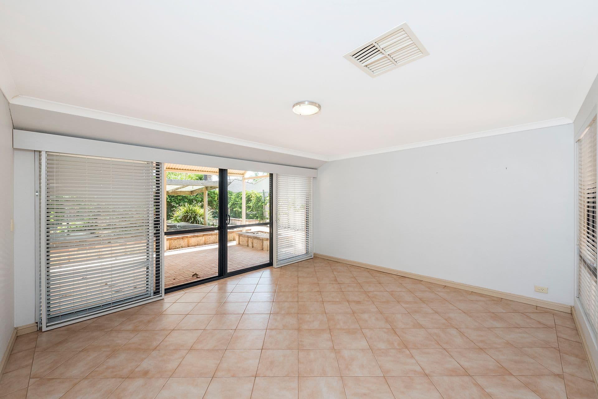 35 Willoughbridge Crescent, Erskine, WA, 6210, Erskine - Thumbnail 8