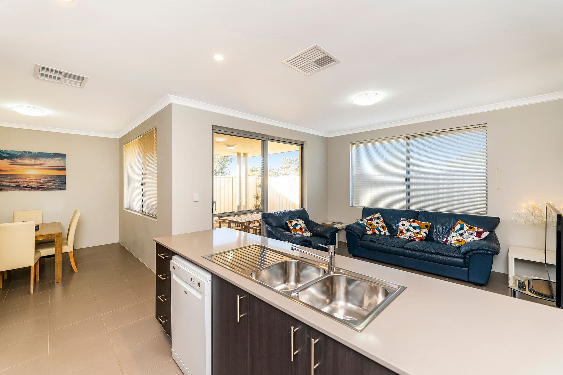 41 Ashwood Parkway, Lakelands, WA, 6180, Lakelands - Thumbnail 2