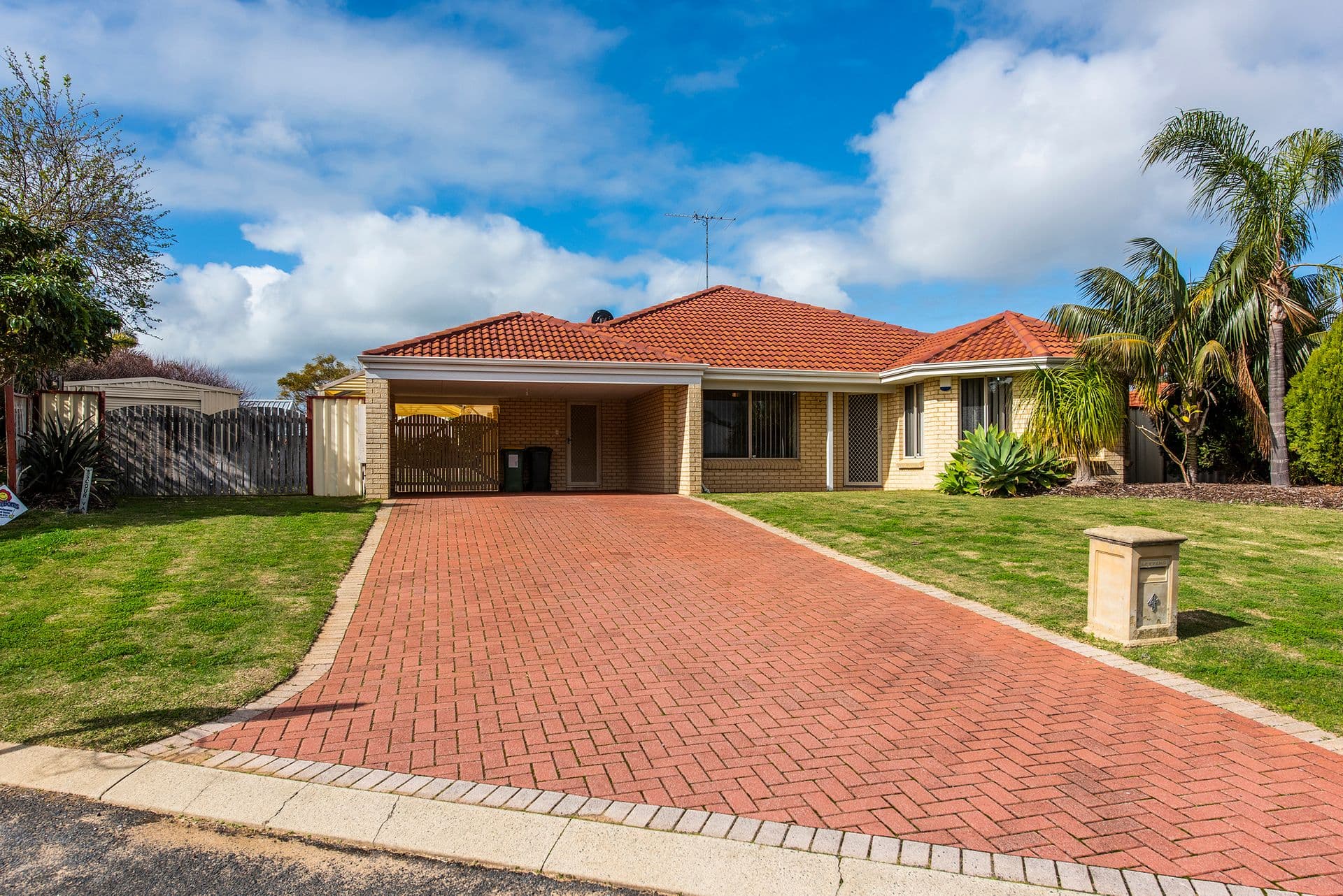 4 Sunderland Close, Greenfields, WA, 6210, Greenfields - Image 1