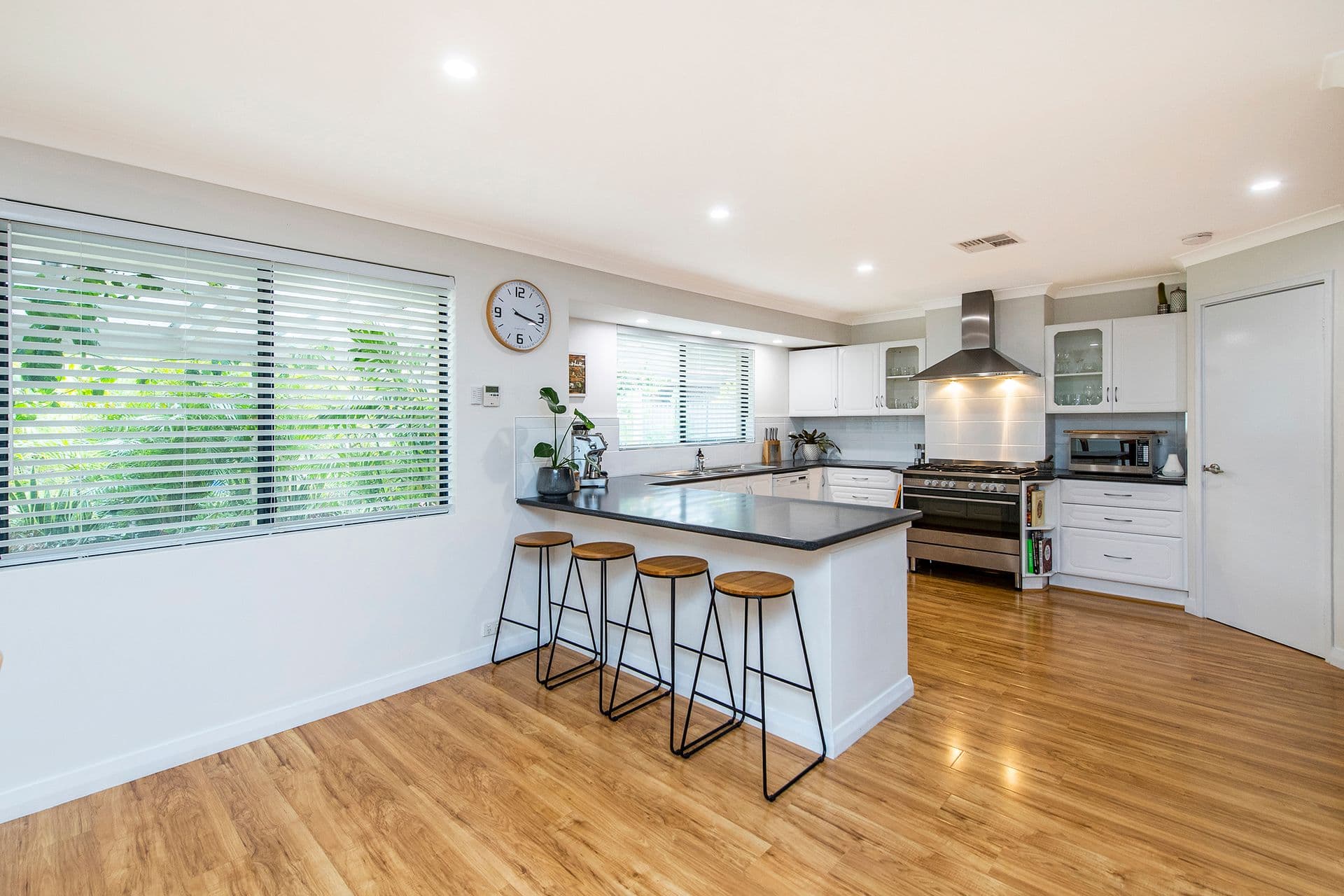 21 Tamarisk Drive, Halls Head, WA, 6210, Halls Head - Thumbnail 2