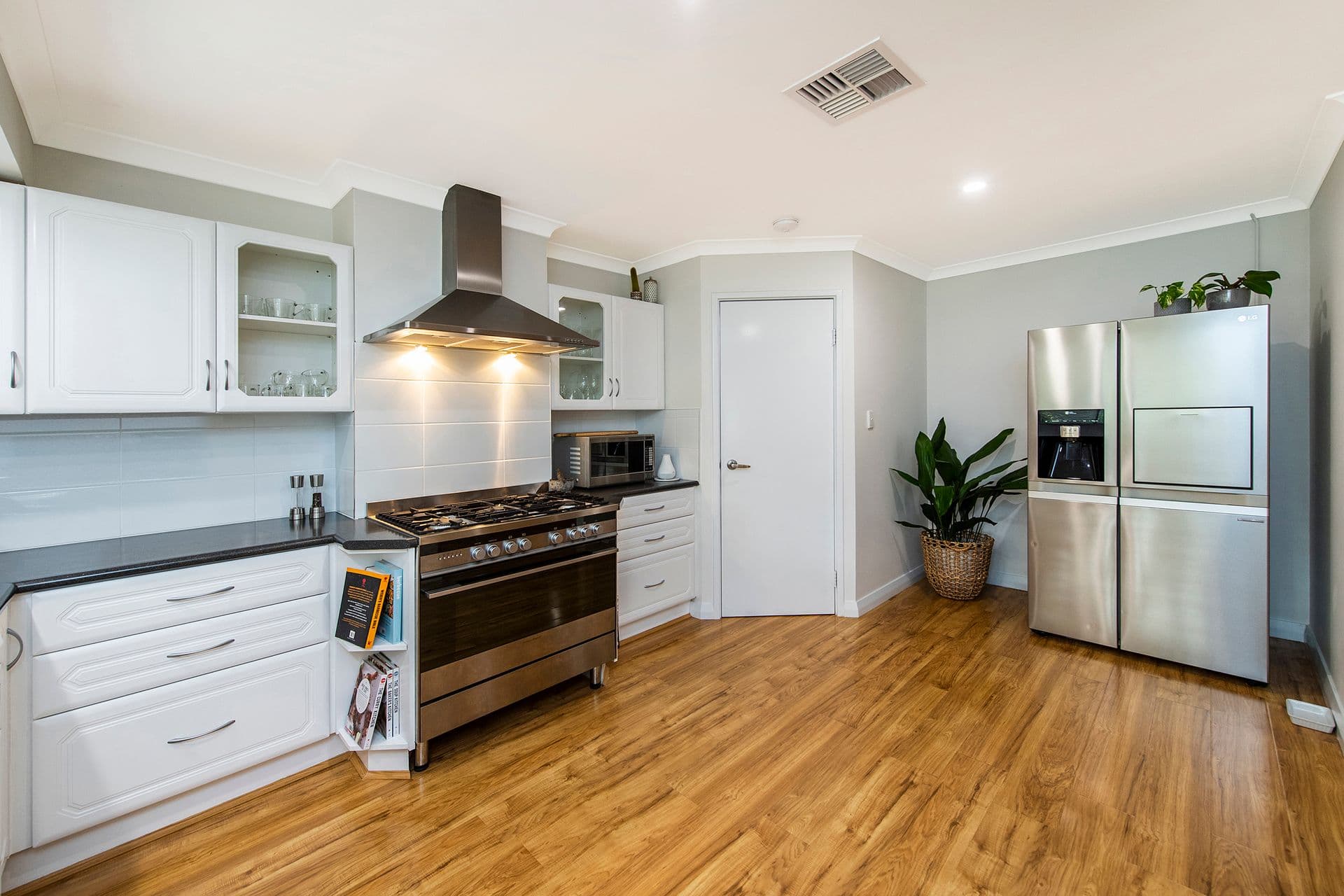 21 Tamarisk Drive, Halls Head, WA, 6210, Halls Head - Thumbnail 4