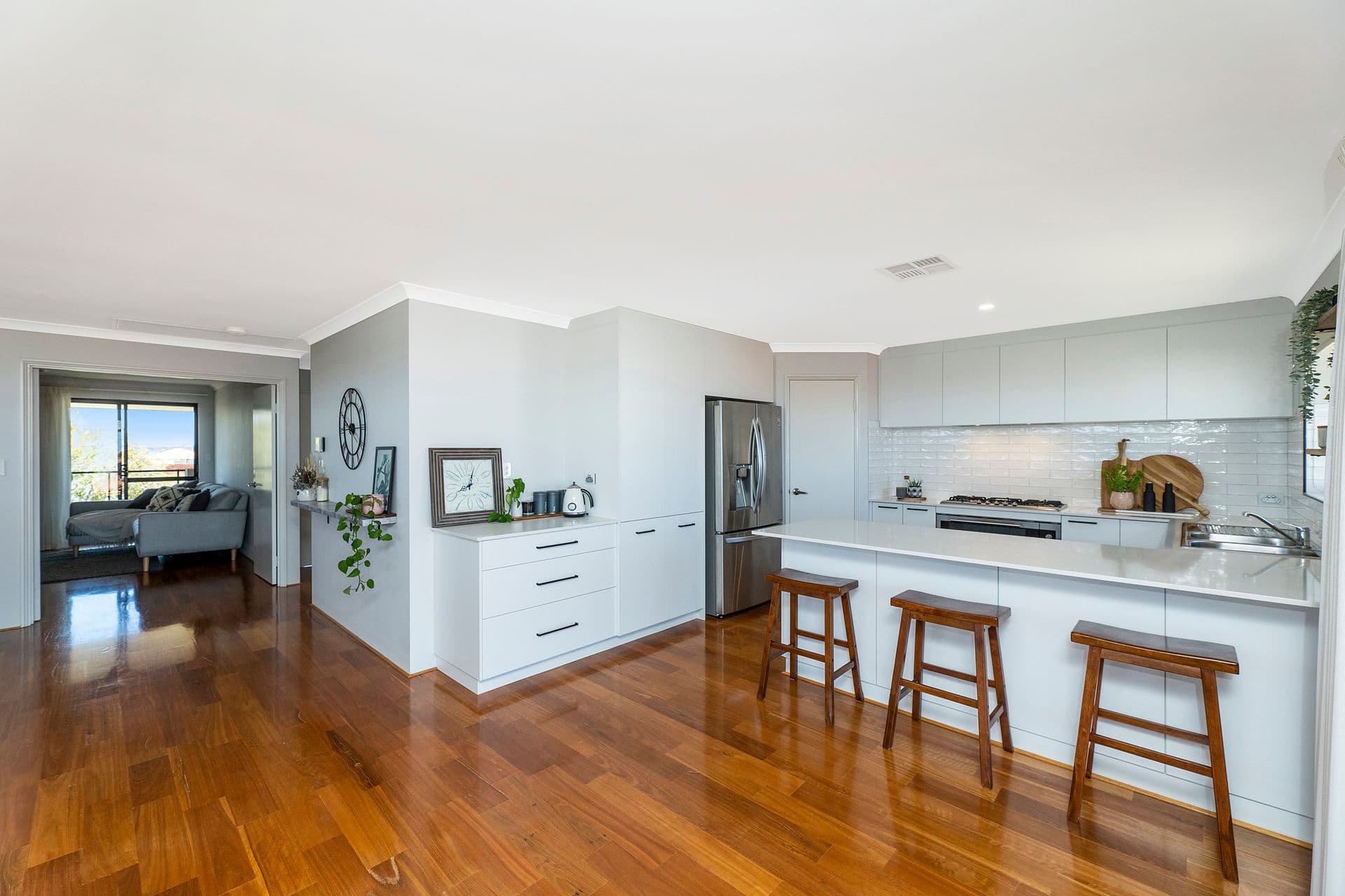 4 Seaview Place, Wannanup, WA, 6210, Wannanup - Thumbnail 2