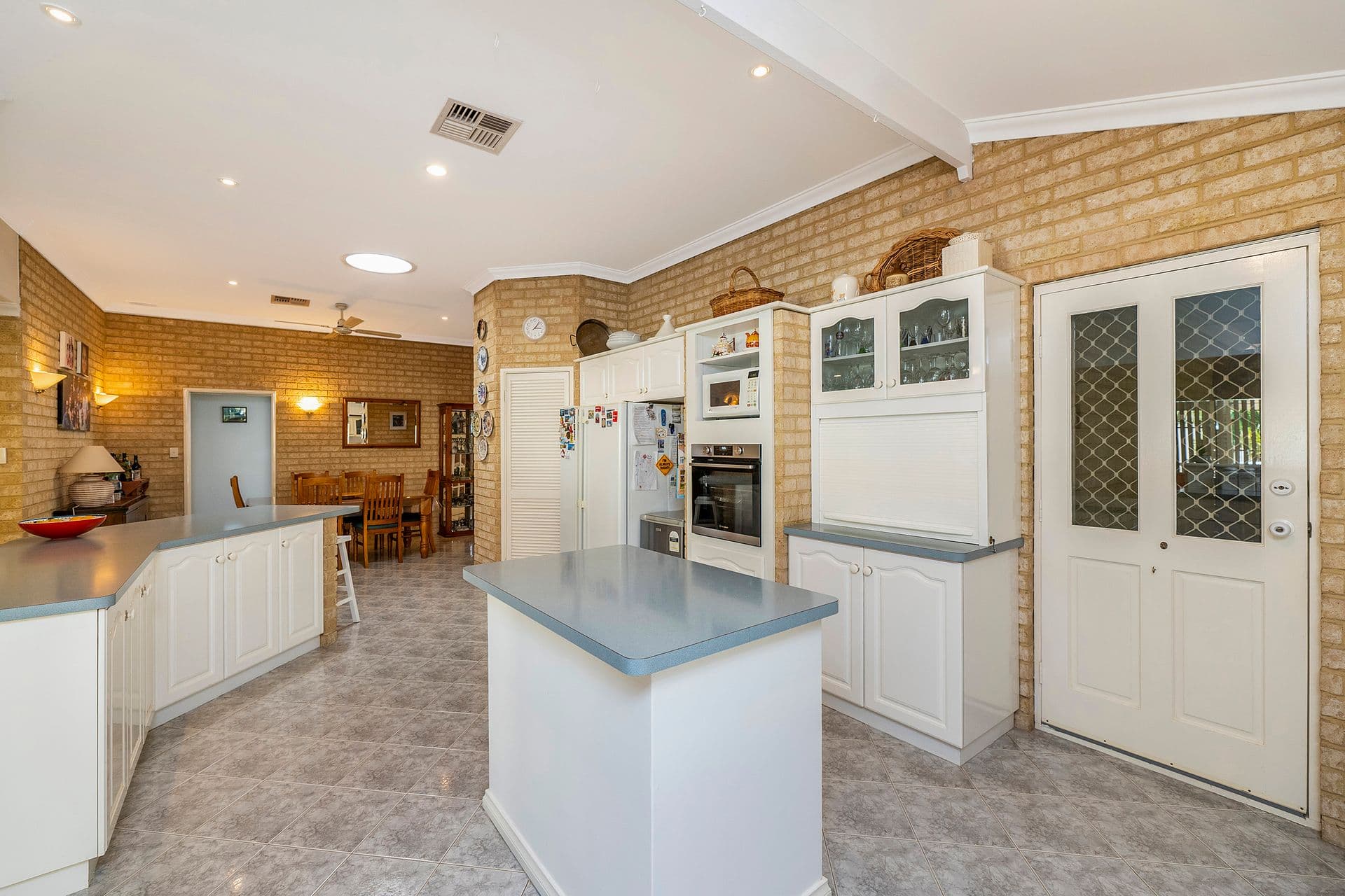 18 Allamanda Way, Halls Head, WA, 6210, Halls Head - Thumbnail 8