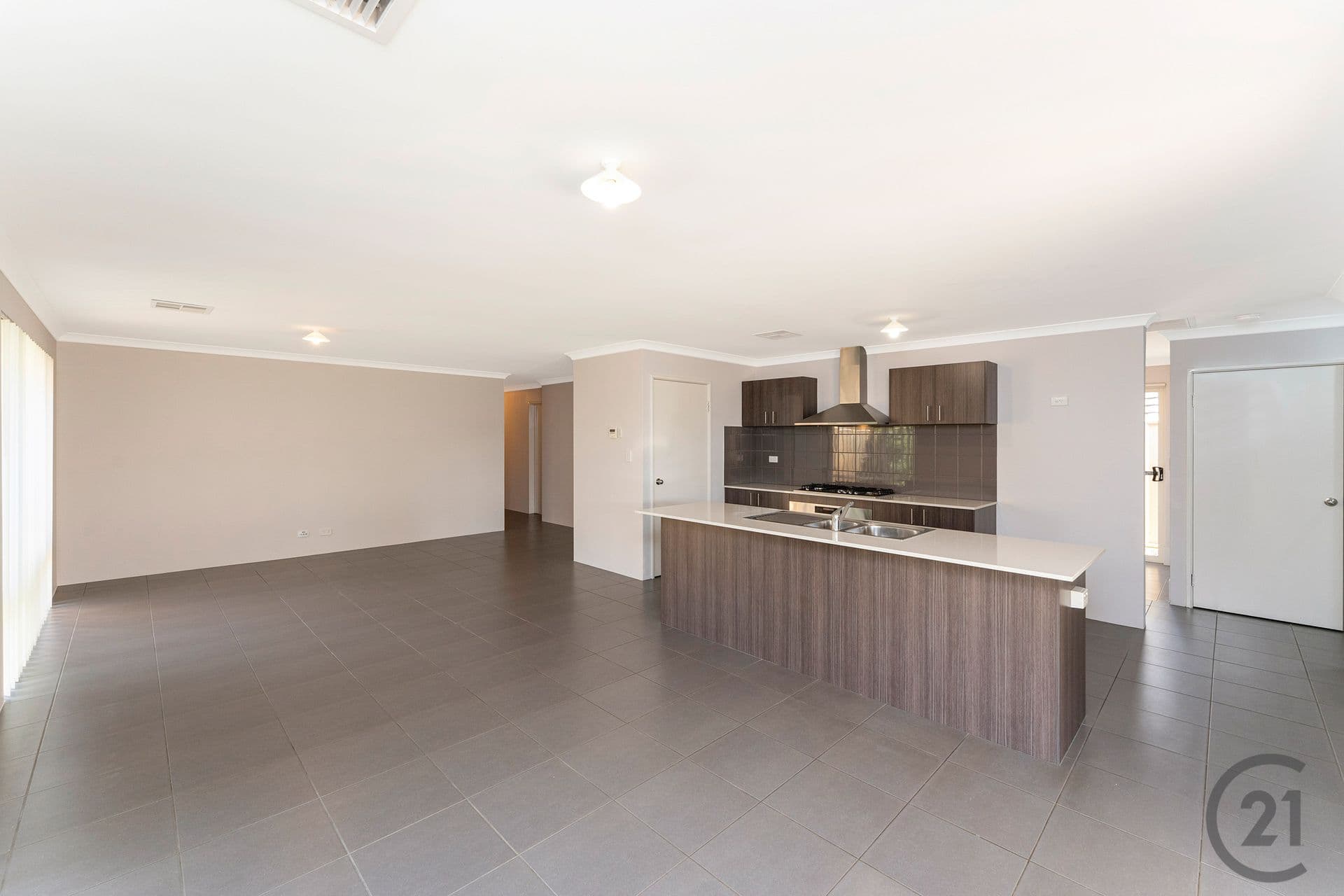 76 Malata Ridge, Lakelands, WA, 6180, Lakelands - Thumbnail 2
