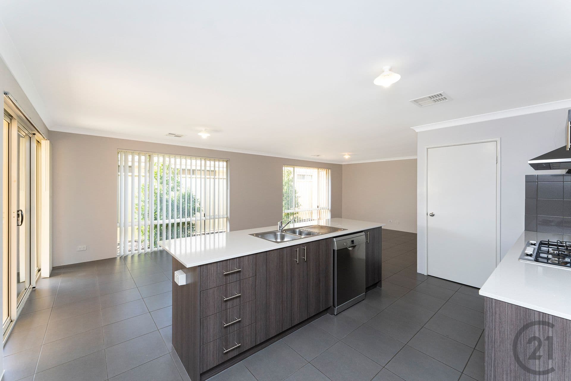 76 Malata Ridge, Lakelands, WA, 6180, Lakelands - Thumbnail 3