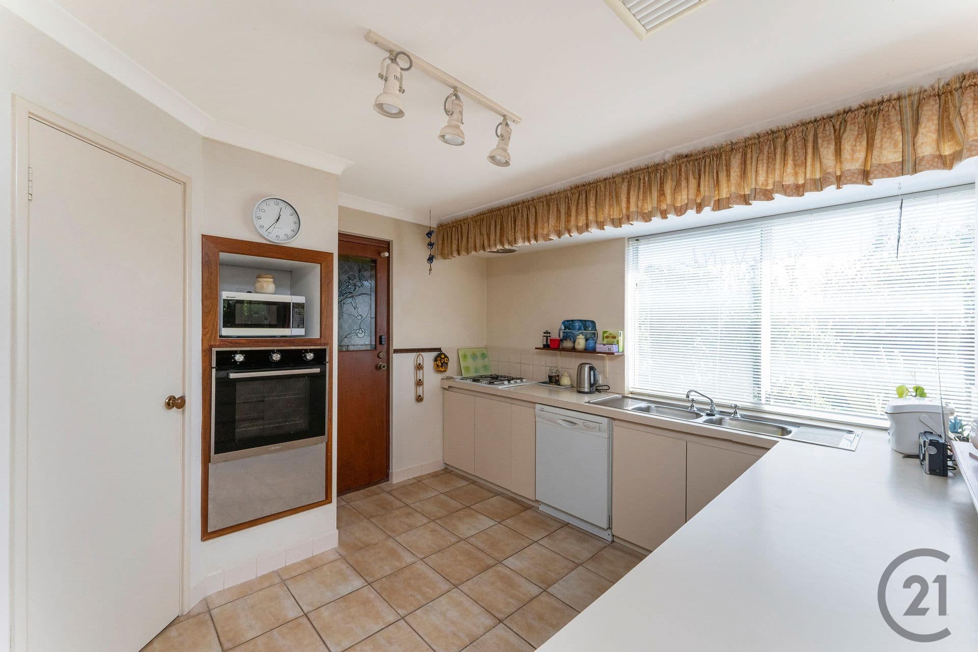 2 Castilloa Court, Halls Head, WA, 6210, Halls Head - Thumbnail 6