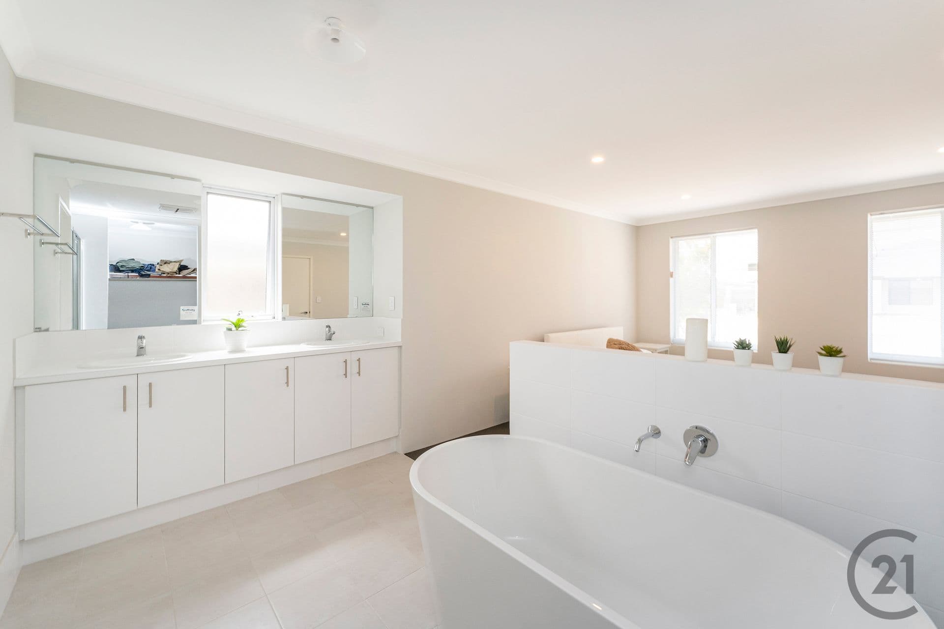 316 Peelwood Parade, Halls Head, WA, 6210, Halls Head - Thumbnail 2