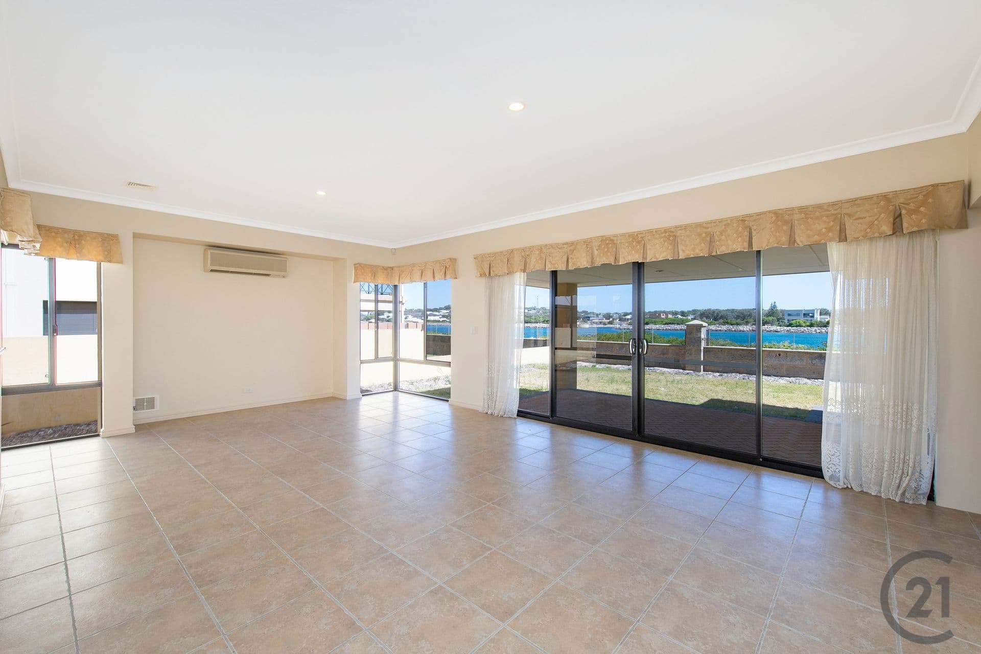 82 Voyager Close, Wannanup, WA, 6210, Wannanup - Thumbnail 5