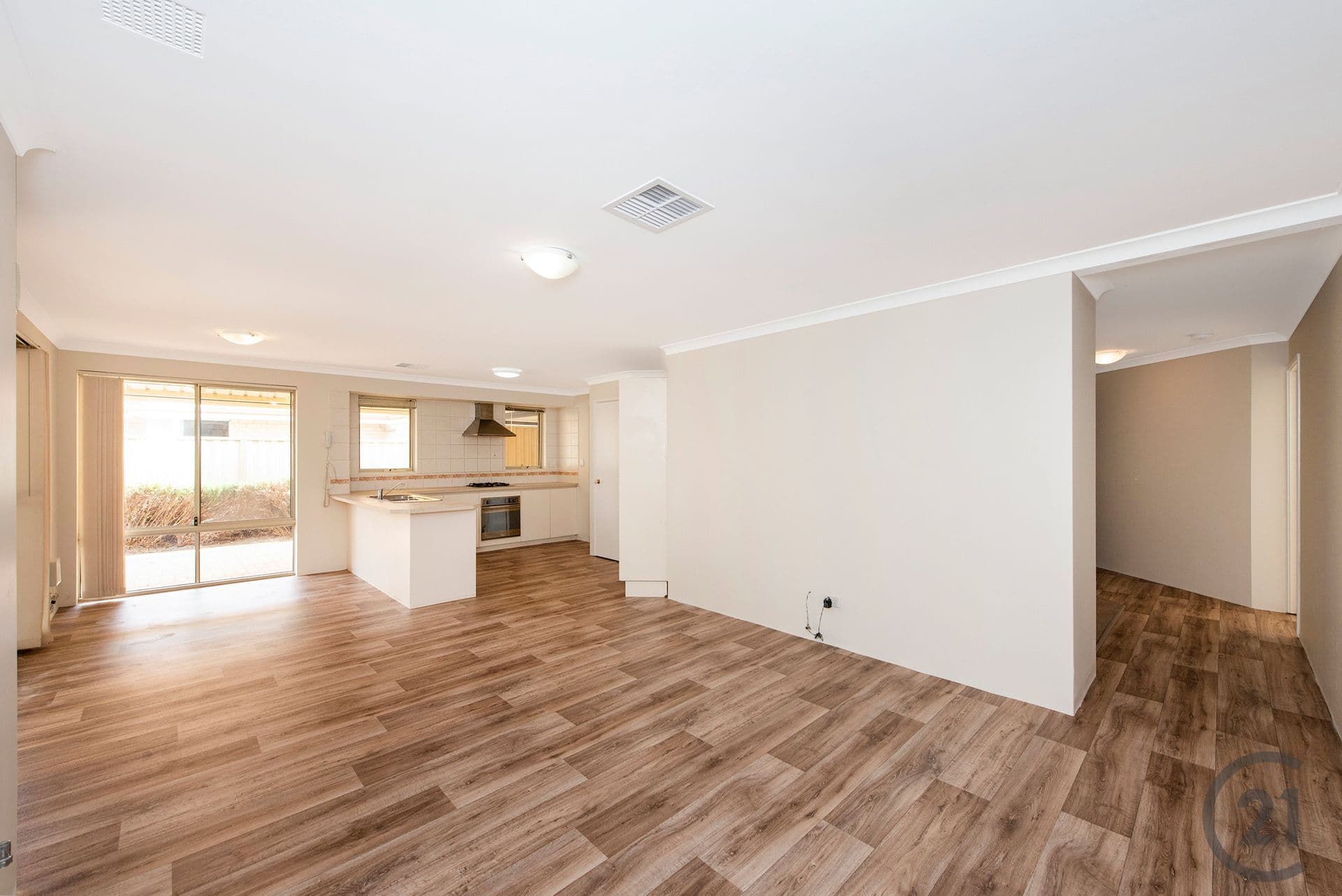 28 Ravendale Drive, Dudley Park, WA, 6210, Dudley Park - Thumbnail 2
