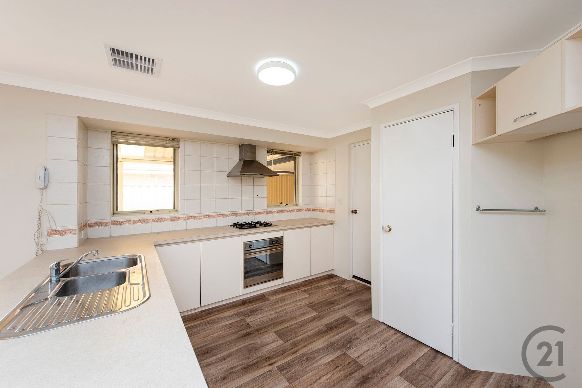 28 Ravendale Drive, Dudley Park, WA, 6210, Dudley Park - Thumbnail 7