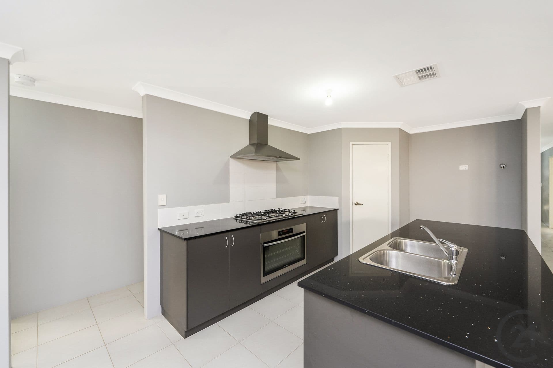 112 Tangadee Road, Golden Bay, WA, 6174, Golden Bay - Thumbnail 4