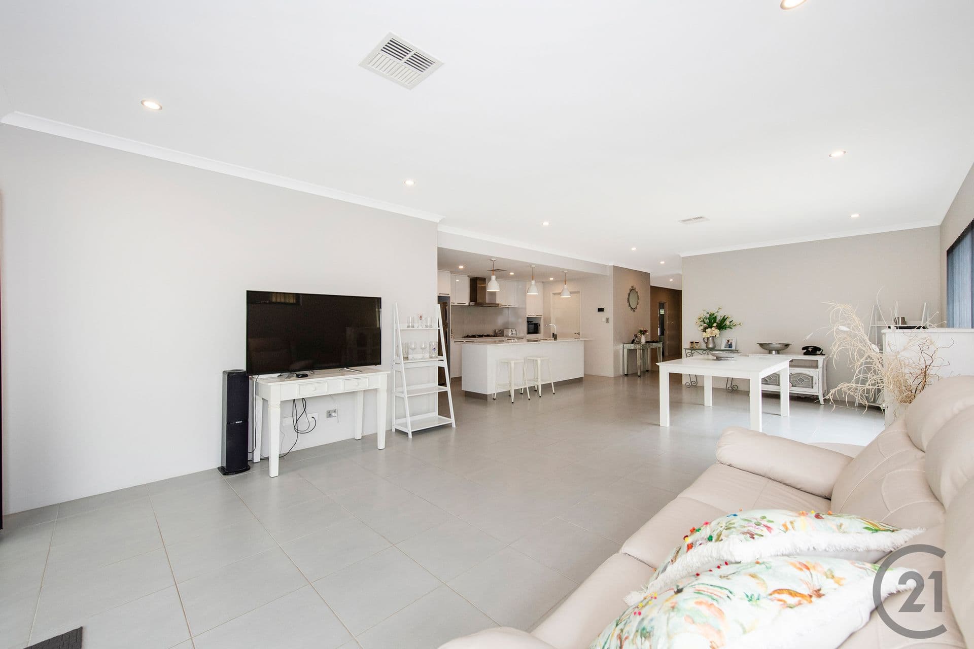 10 Balclutha Crescent, Madora Bay, WA, 6210, Madora Bay - Thumbnail 3