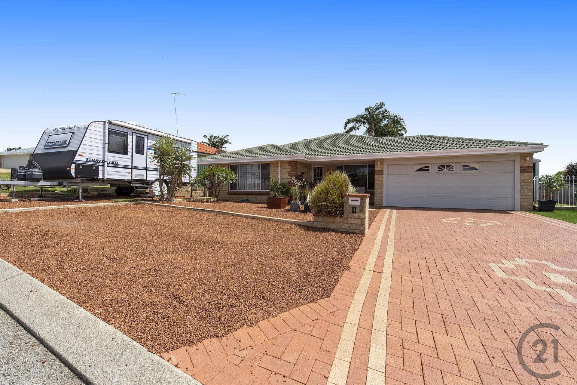 4 Willmott Close, Halls Head, WA, 6210, Halls Head - Thumbnail 2