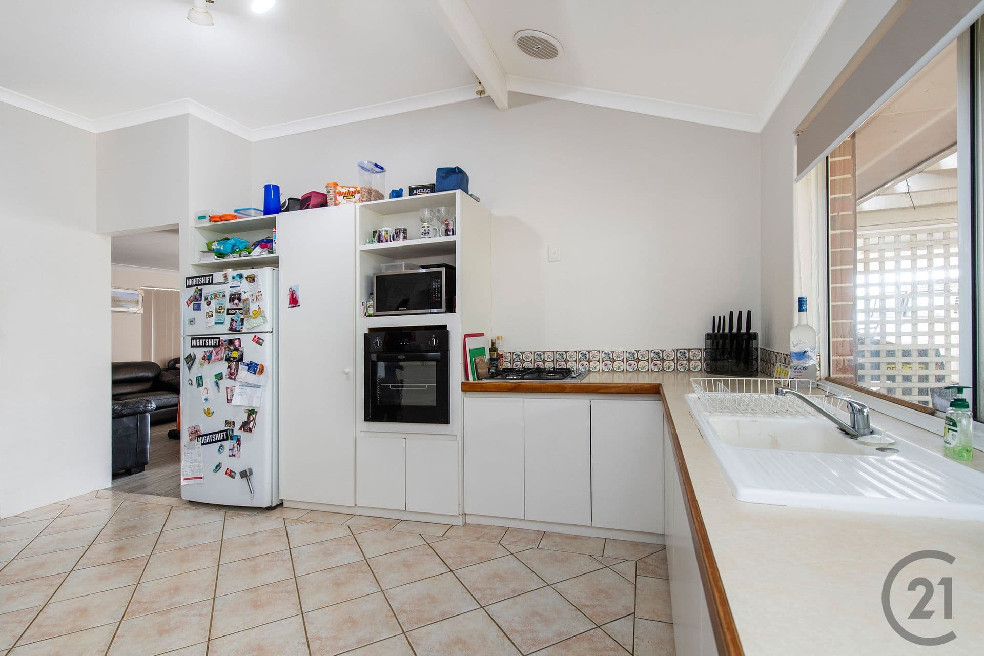 9 Lavender Gardens, Halls Head, WA, 6210, Halls Head - Thumbnail 4