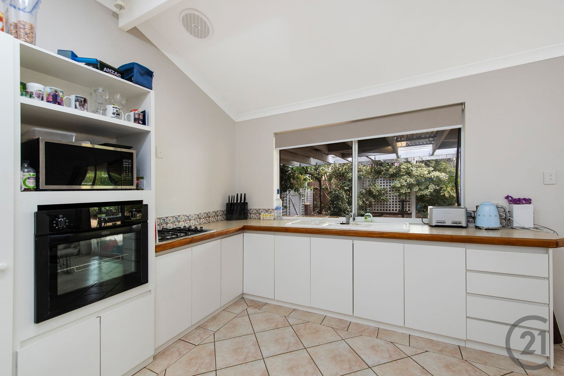 9 Lavender Gardens, Halls Head, WA, 6210, Halls Head - Thumbnail 2
