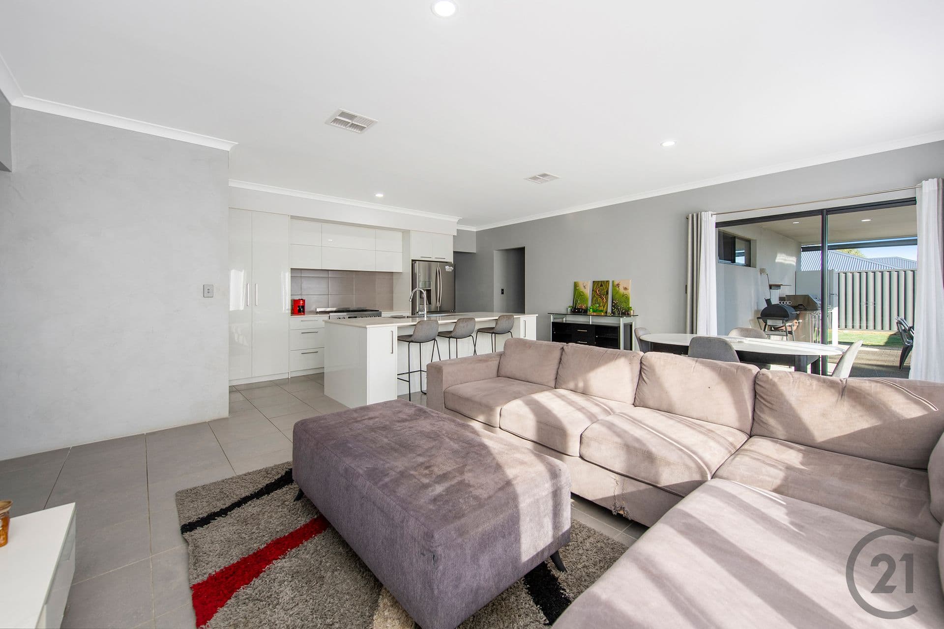 7 Seymour Road, Lakelands, WA, 6180, Lakelands - Thumbnail 2