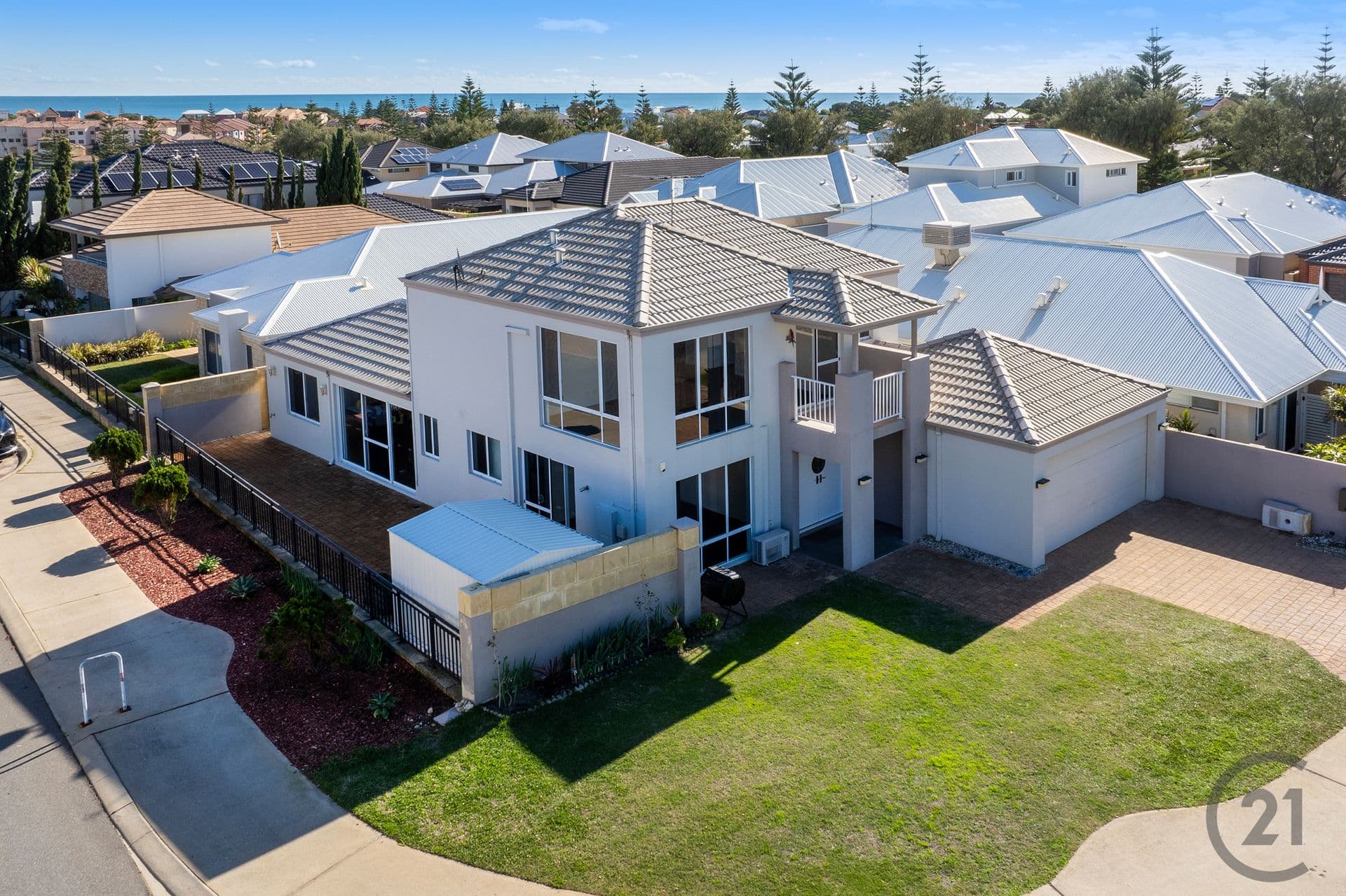 16 Crowsnest Terrace, Wannanup, WA, 6210, Wannanup - Thumbnail 2