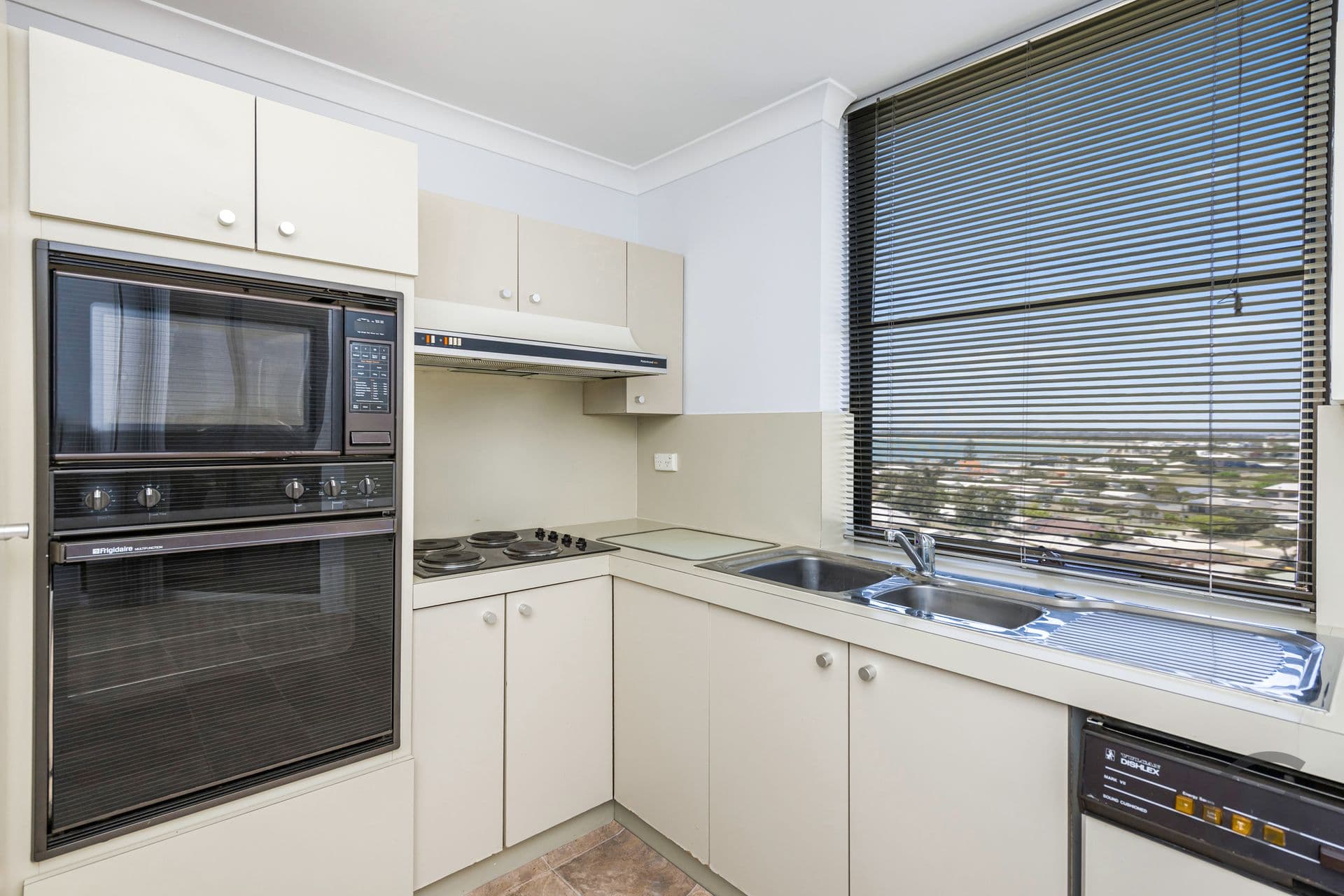 27/6A Valley Road, Halls Head, WA, 6210, Halls Head - Thumbnail 2