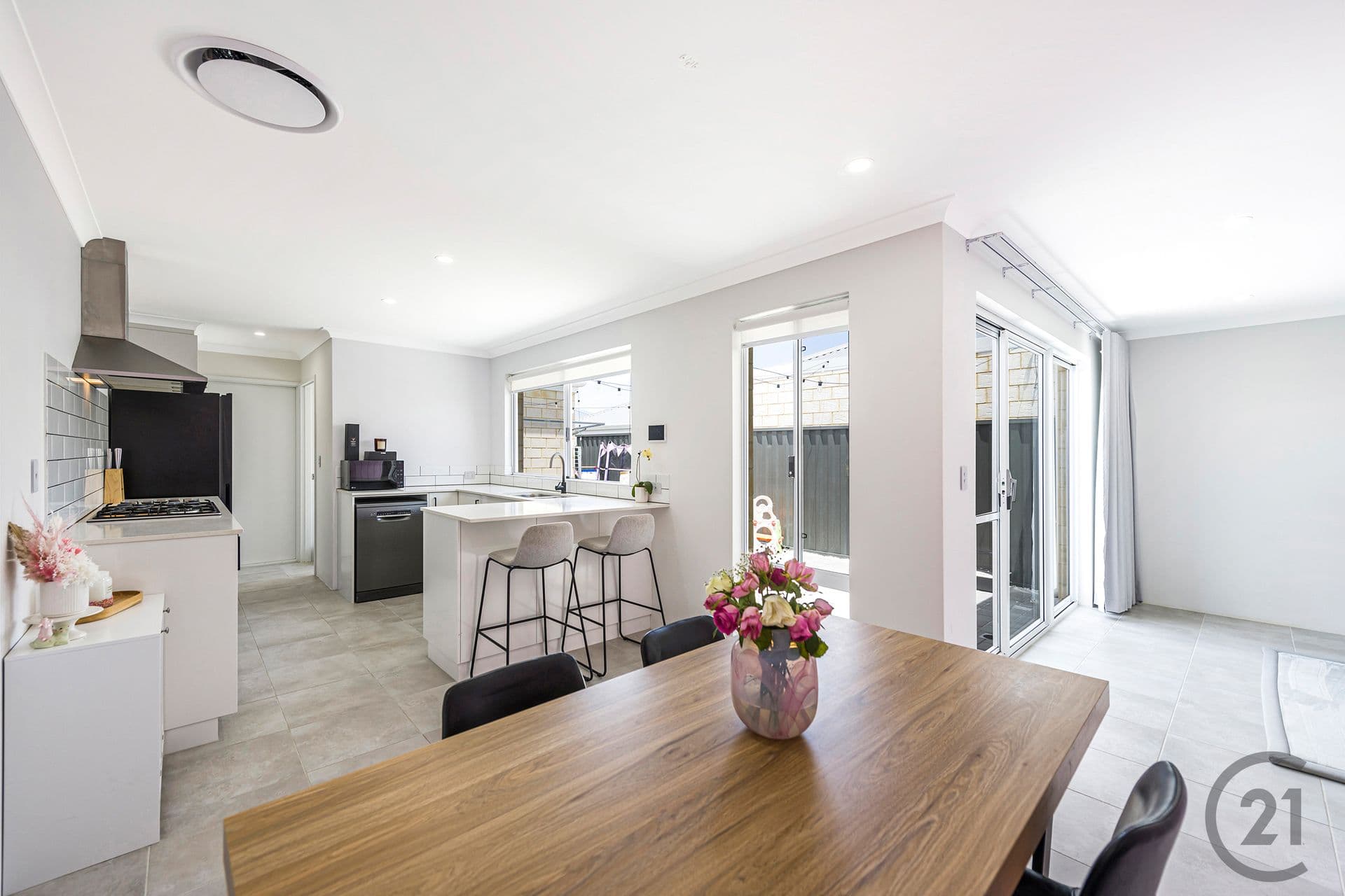 74 Alverstone Boulevard, Lakelands, WA, 6180, Lakelands - Thumbnail 2
