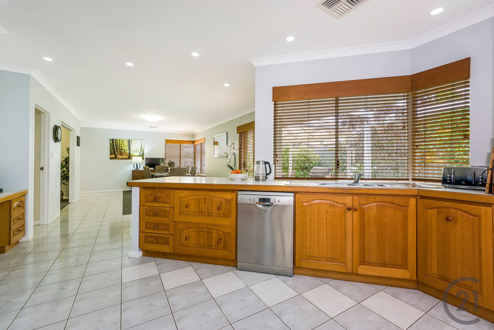 15 Fairfield Way, Halls Head, WA, 6210, Halls Head - Thumbnail 2