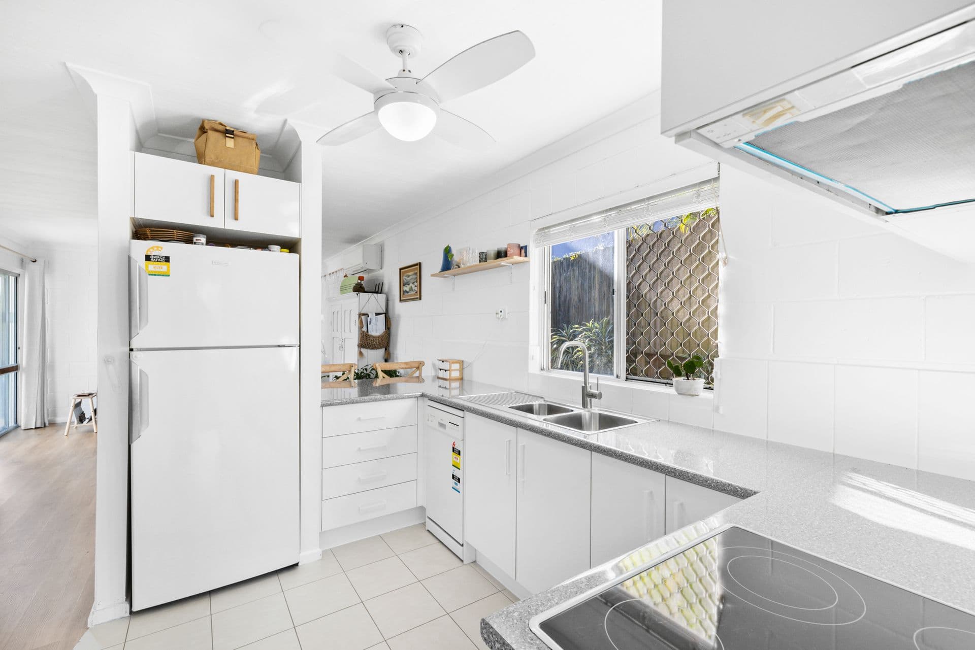 1/2 Pettigrew Street, Mooloolaba, QLD, 4557, Mooloolaba - Thumbnail 5
