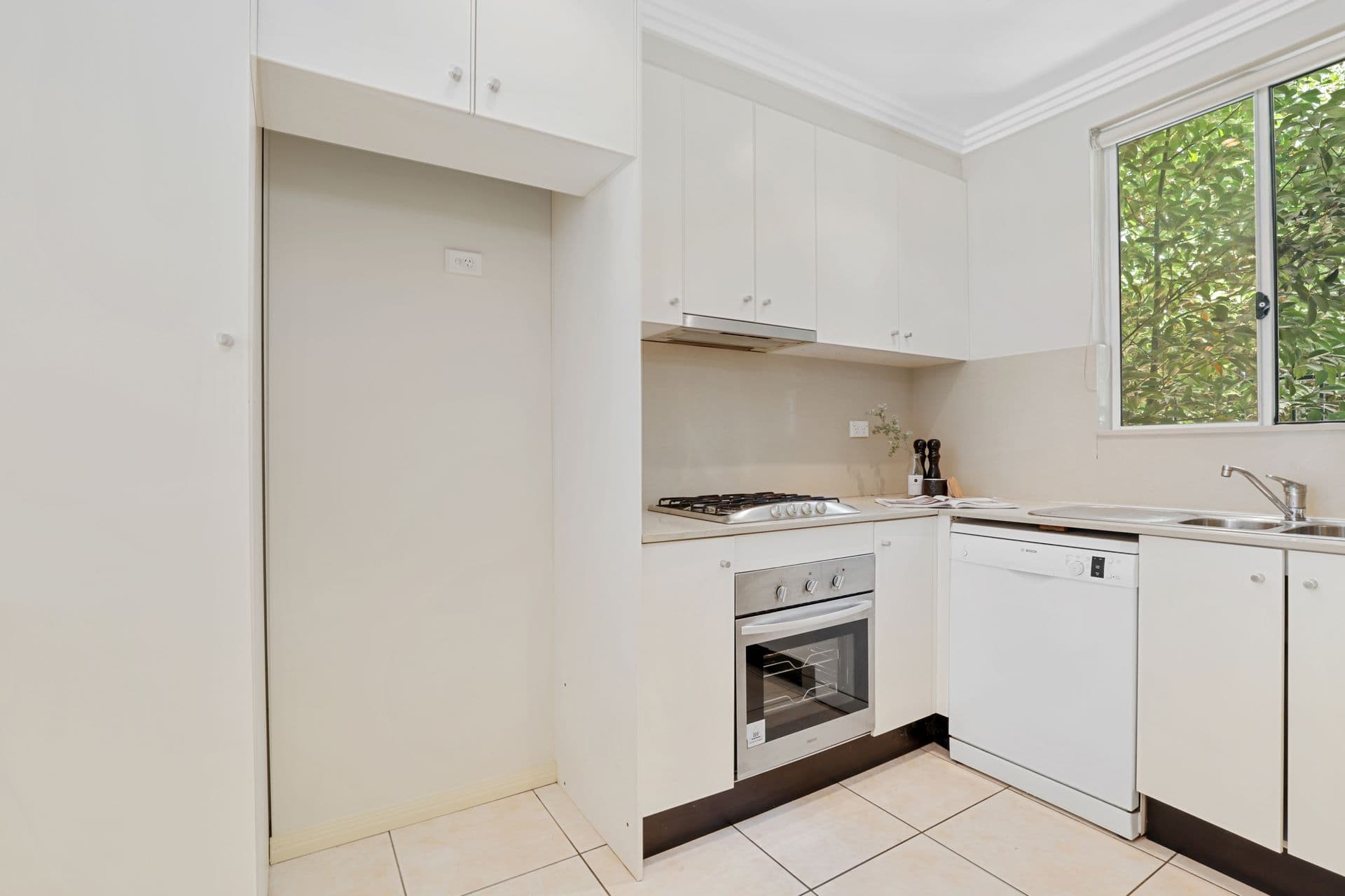 Shop 5, 115 Military Road, Neutral Bay, NSW, 2089, Silverwater - Thumbnail 2