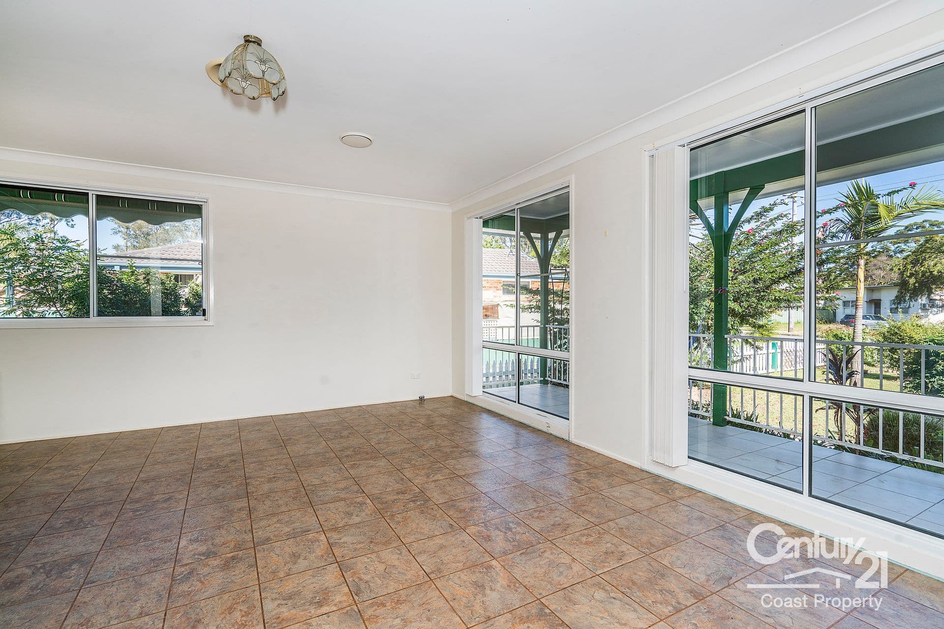 35 Kerry Crescent, Berkeley Vale, NSW, 2261, Berkeley Vale - Thumbnail 2