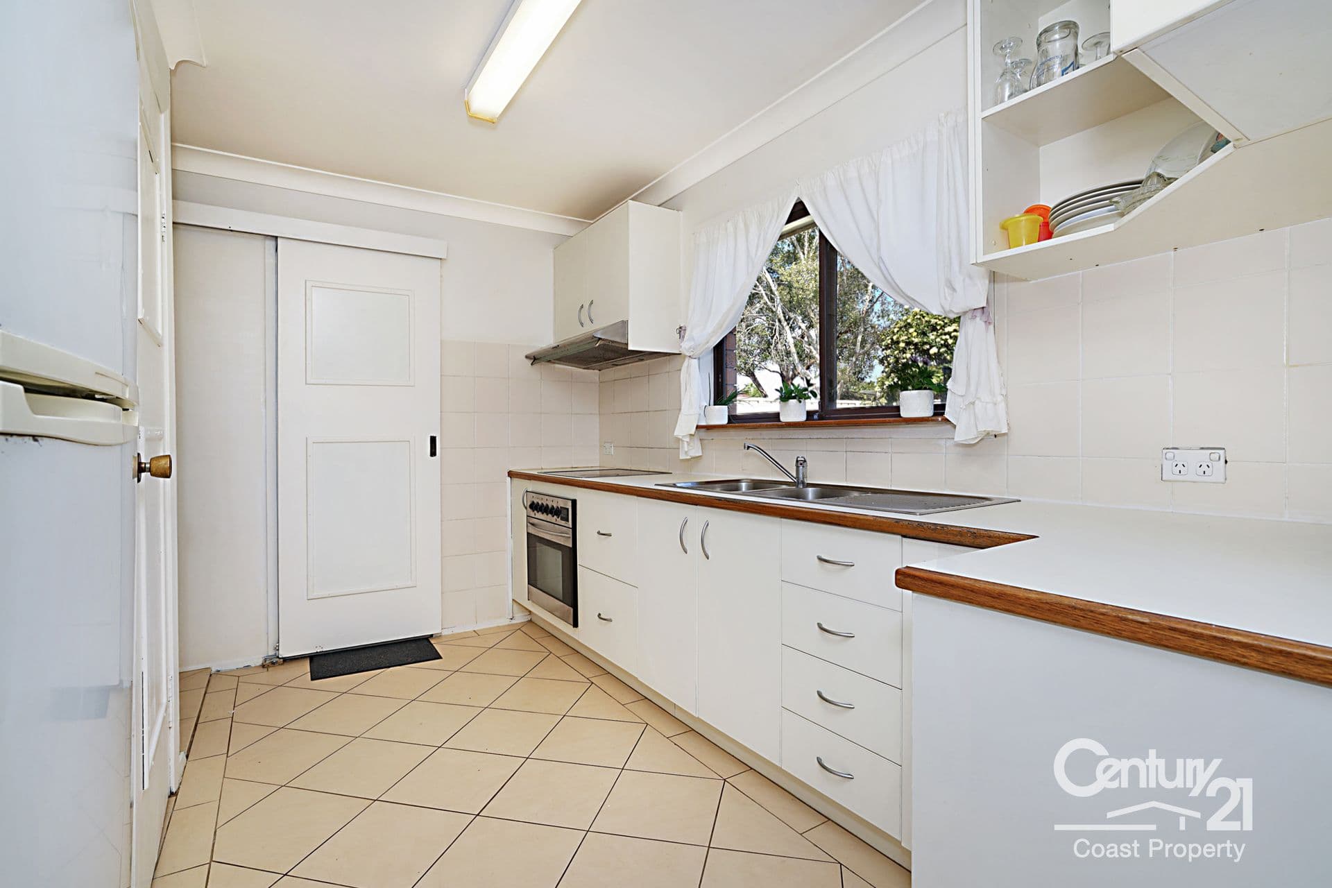 16 Kurraba Parade, Berkeley Vale, NSW, 2261, Berkeley Vale - Thumbnail 4