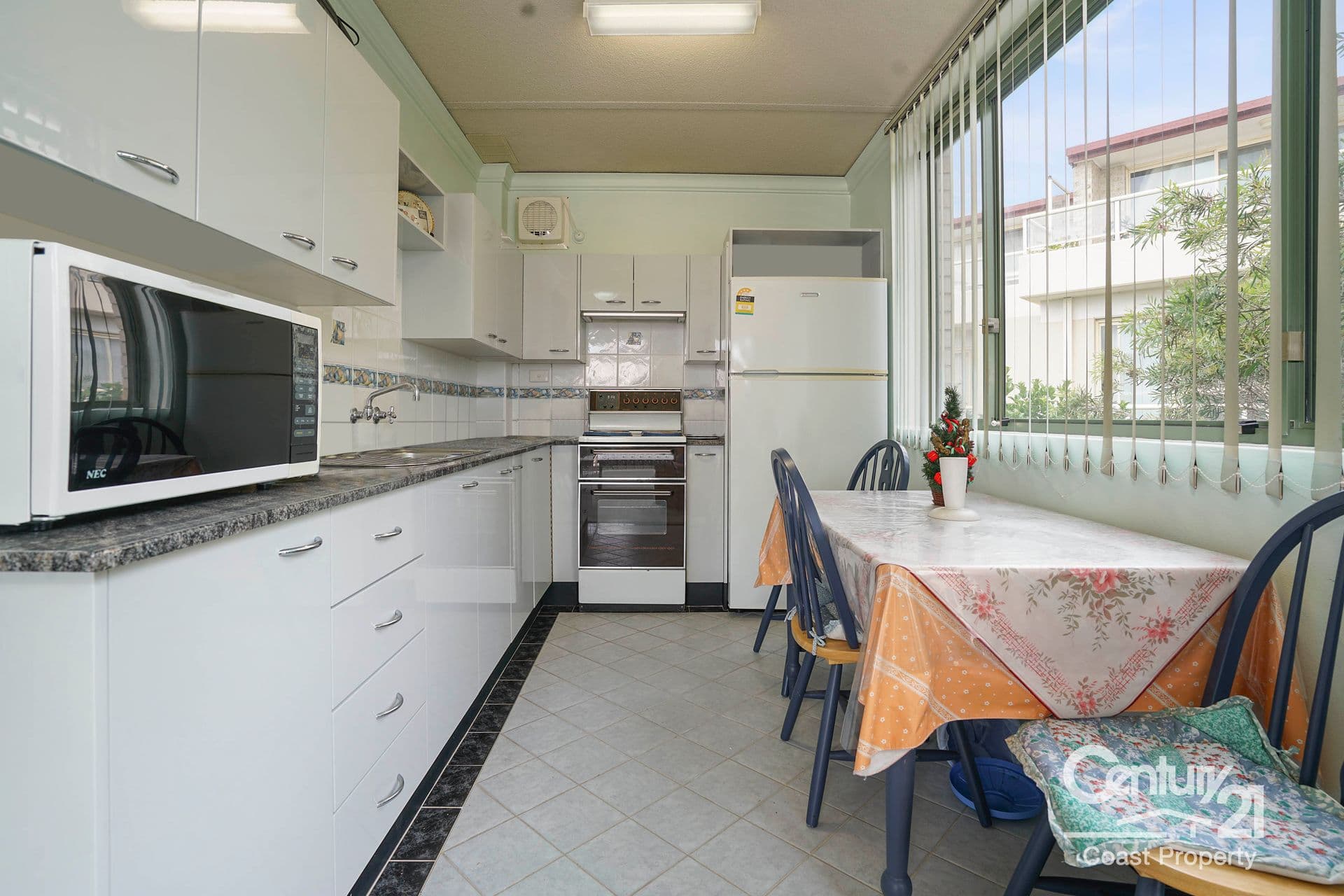 6/105 Ocean Parade, Blue Bay, NSW, 2261, Blue Bay - Thumbnail 2