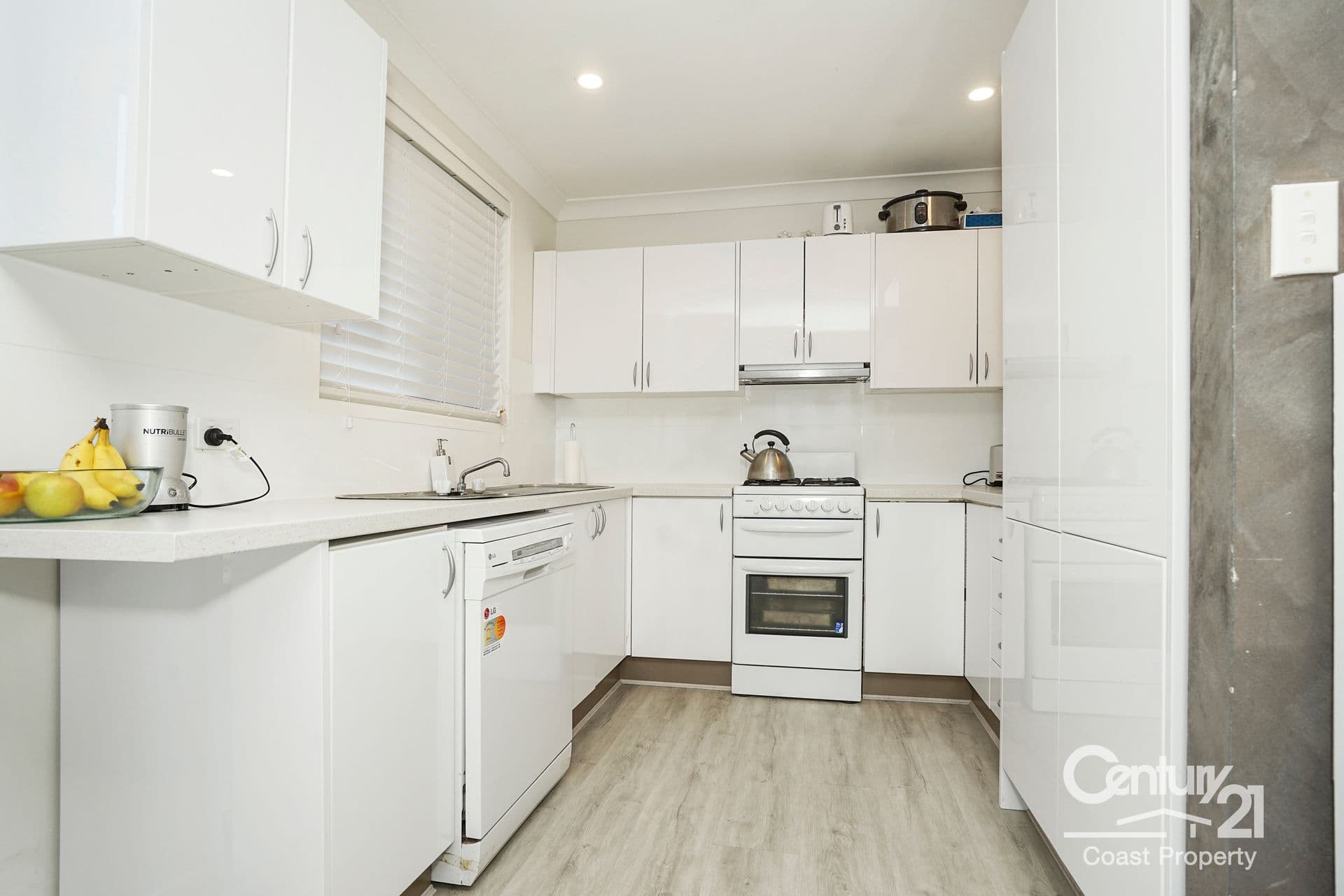 2 Cynthia Street, Bateau Bay, NSW, 2261, Bateau Bay - Thumbnail 3