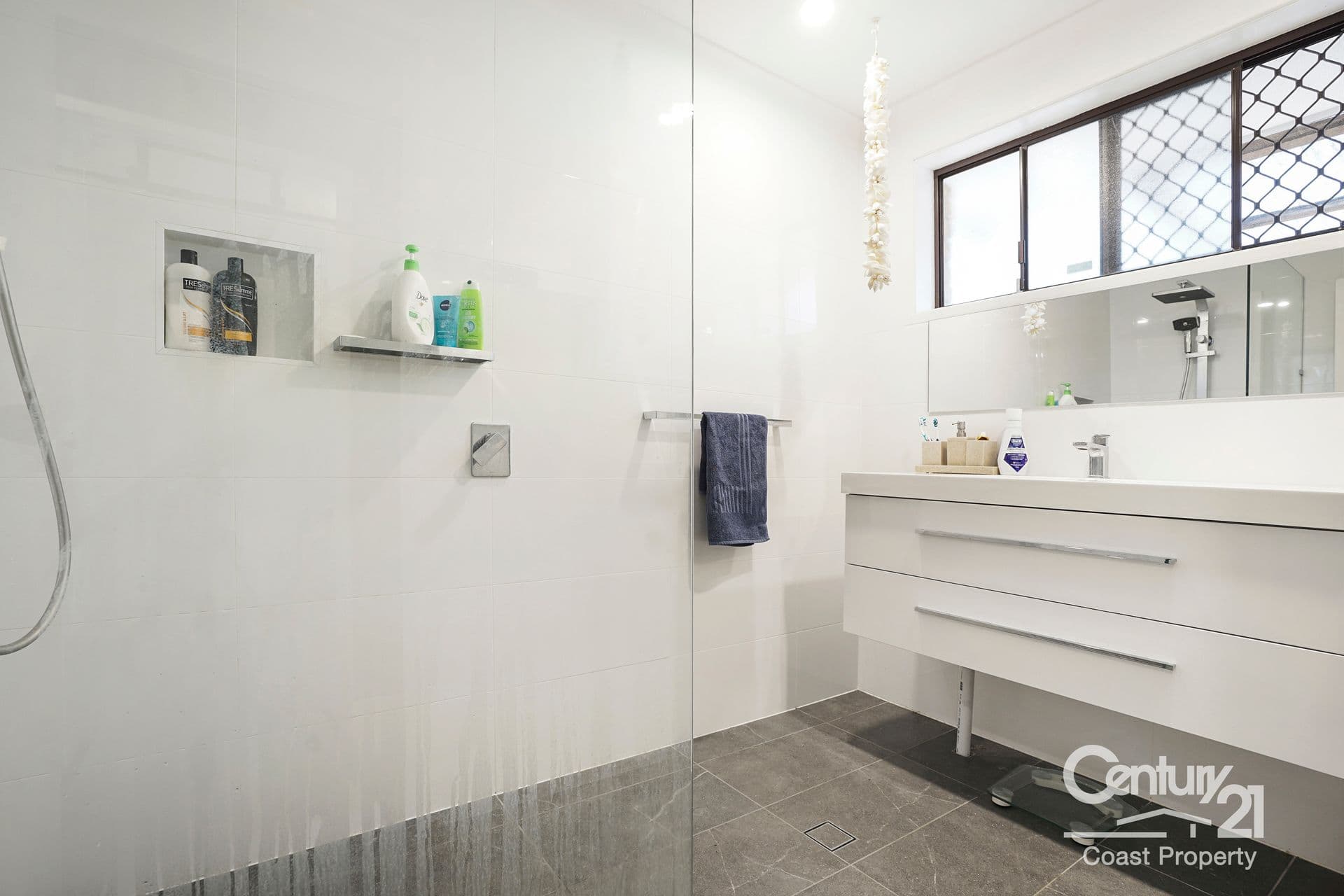 2 Cynthia Street, Bateau Bay, NSW, 2261, Bateau Bay - Thumbnail 5