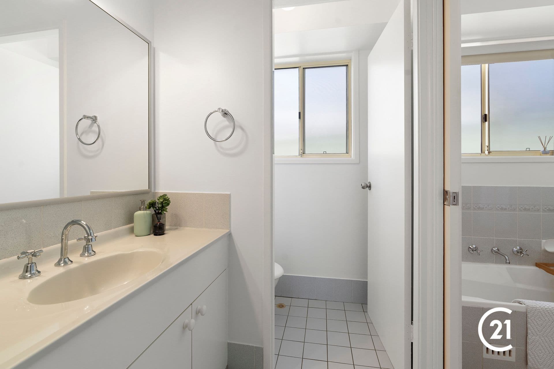 54 Oakland Avenue, The Entrance, NSW, 2261, The Entrance - Thumbnail 8