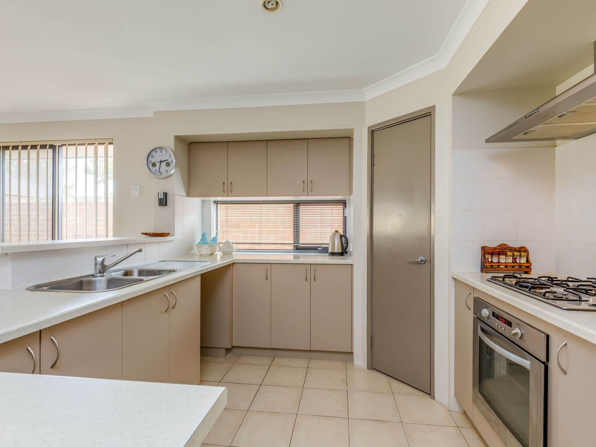 7/10 Warton Rd, Huntingdale, WA, 6110, Thornlie - Thumbnail 2