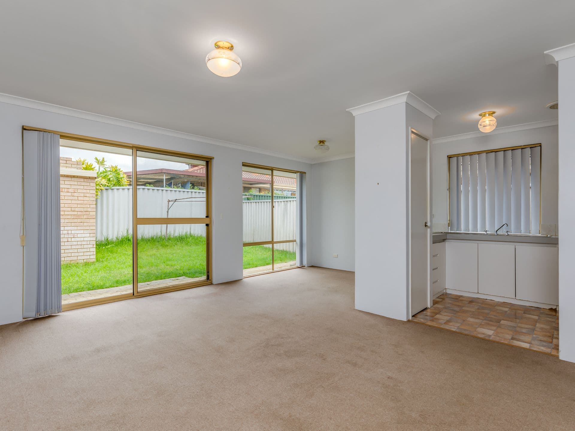 16/98 Simpson Avenue, Rockingham, WA, 6168, Rockingham - Image 1