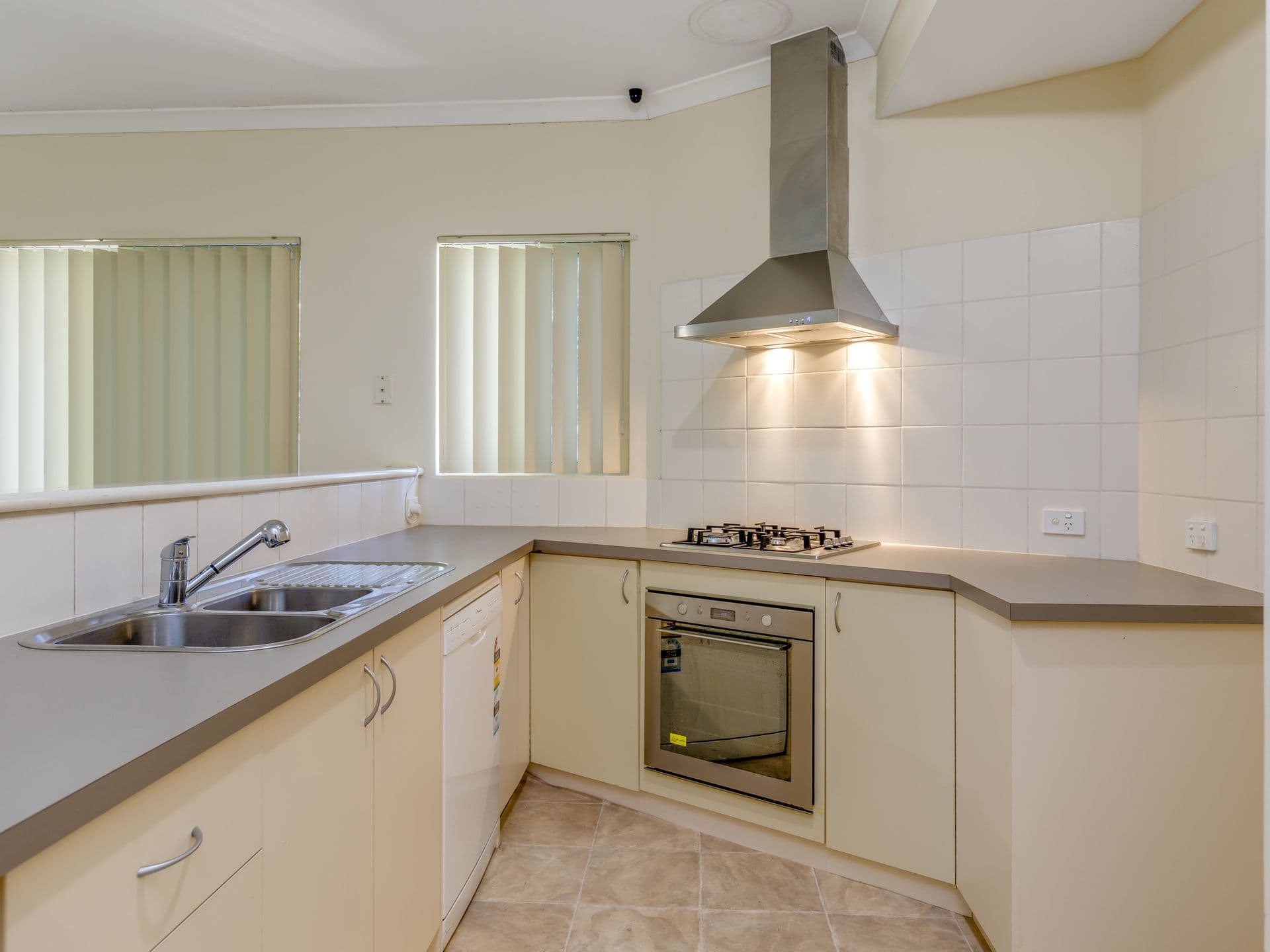 7/10 Warton Rd, Huntingdale, WA, 6110, Thornlie - Thumbnail 2