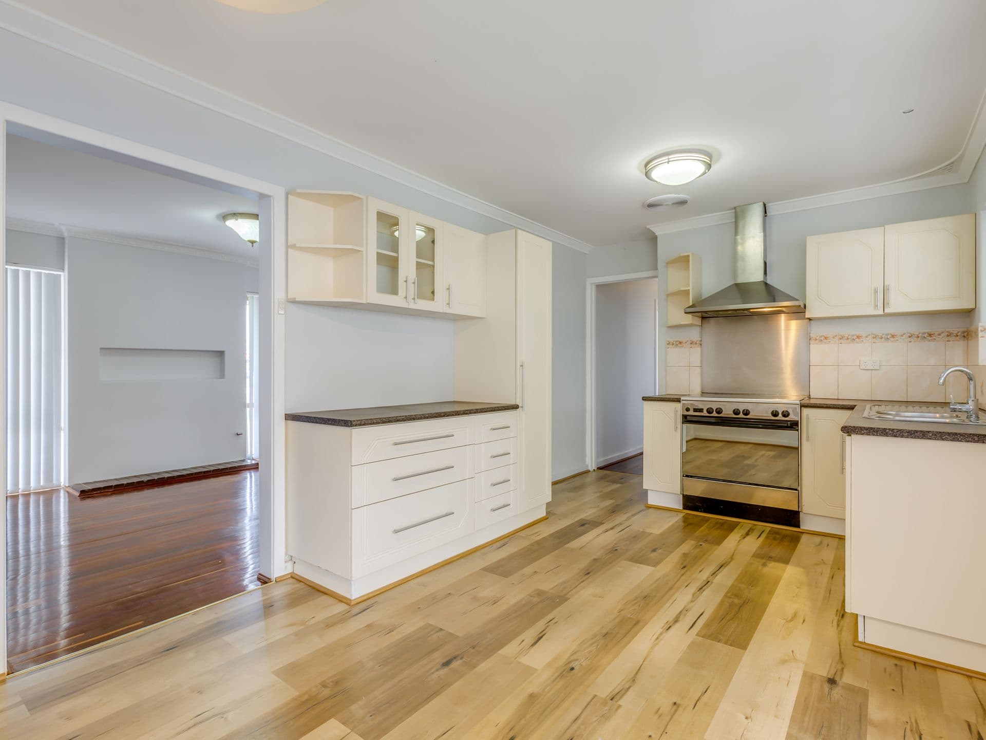 7/10 Warton Rd, Huntingdale, WA, 6110, Riverton - Thumbnail 2