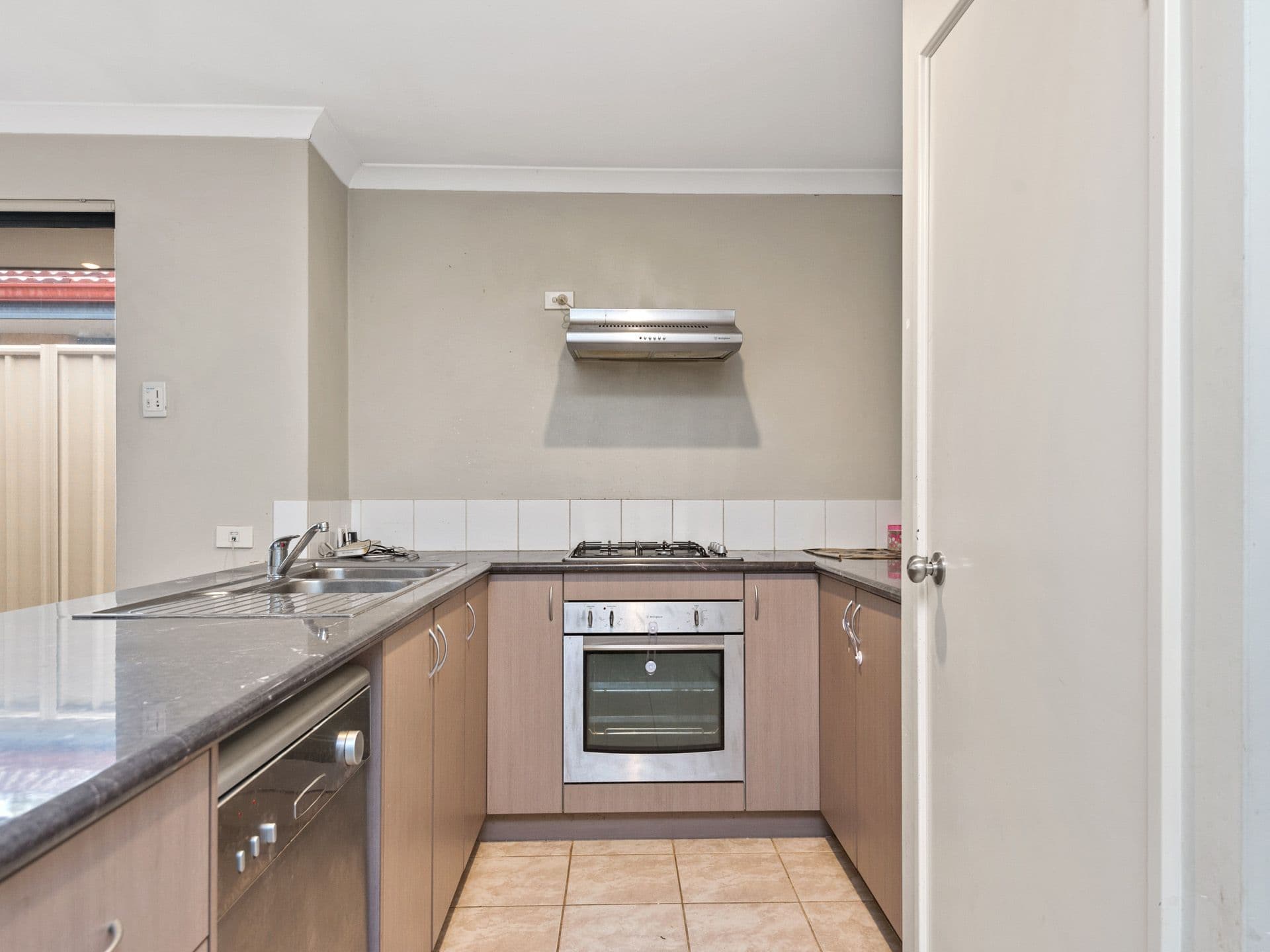 7/10 Warton Rd, Huntingdale, WA, 6110, Nollamara - Thumbnail 2