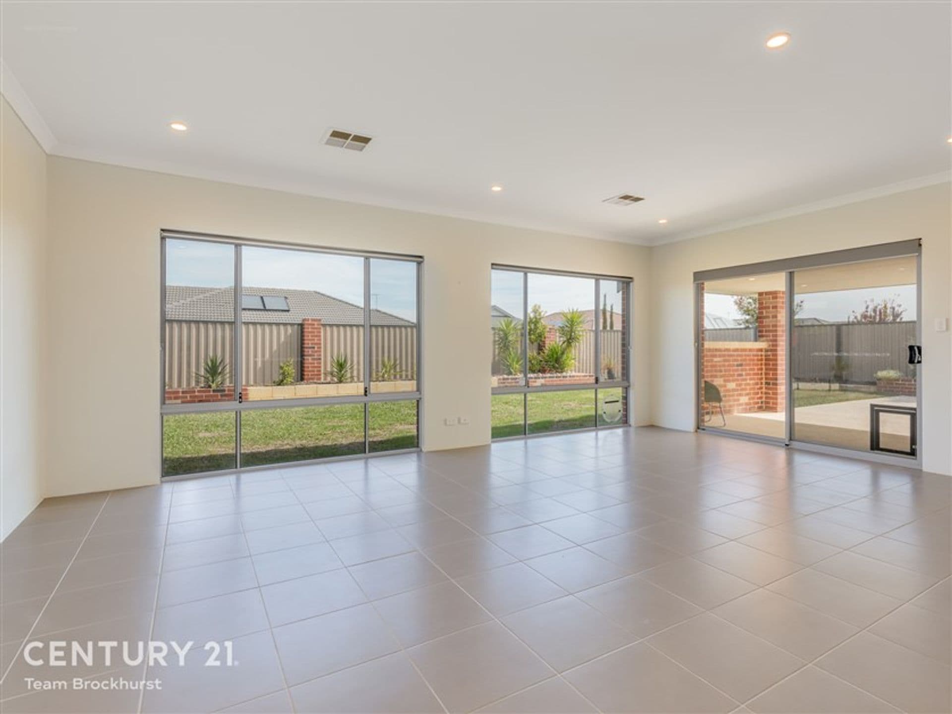 7/10 Warton Rd, Huntingdale, WA, 6110, Piara Waters - Thumbnail 2