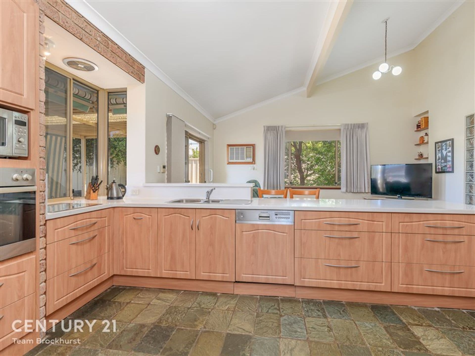 7/10 Warton Rd, Huntingdale, WA, 6110, Thornlie - Thumbnail 2