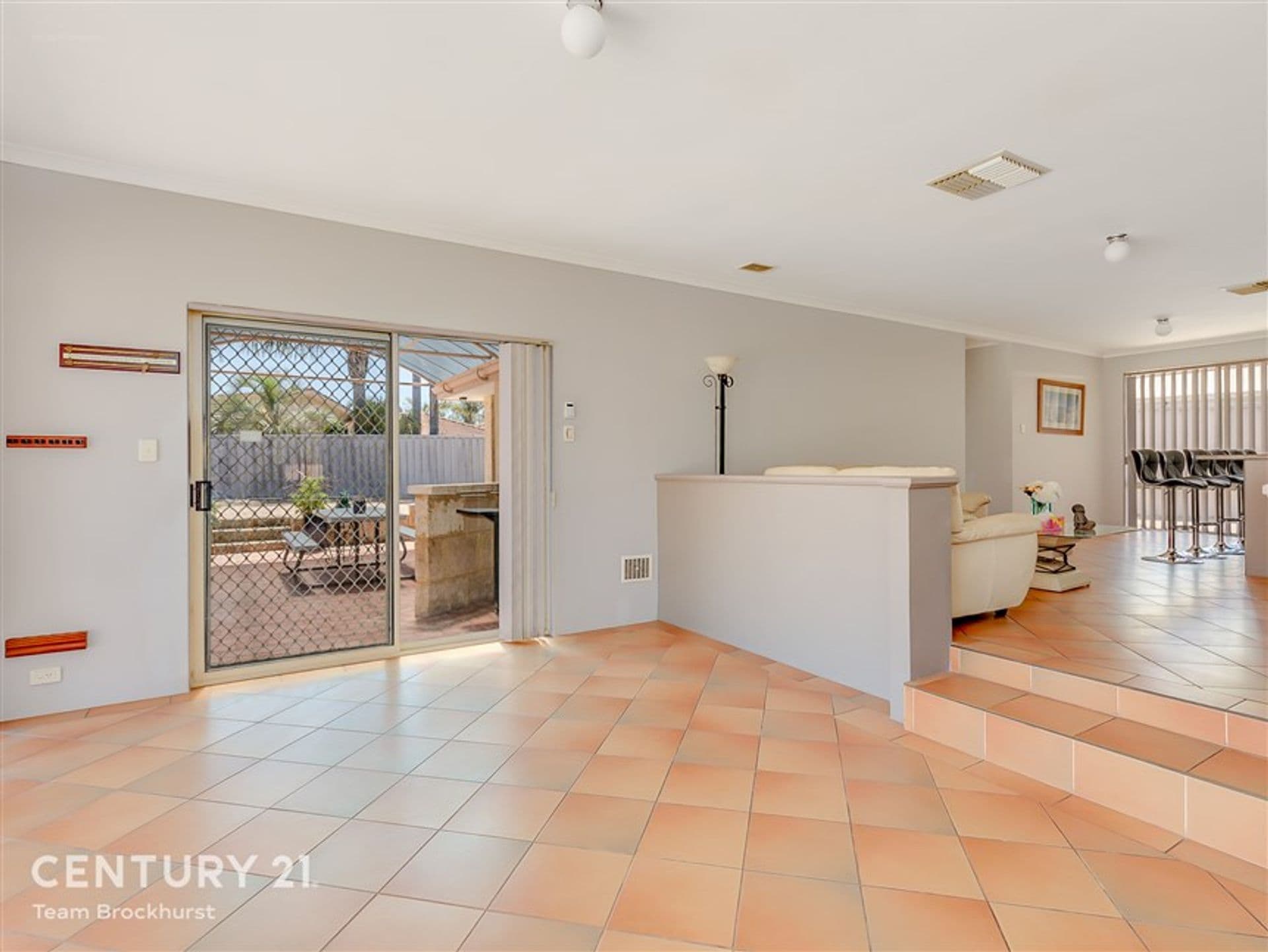 7/10 Warton Rd, Huntingdale, WA, 6110, South Lake - Thumbnail 3