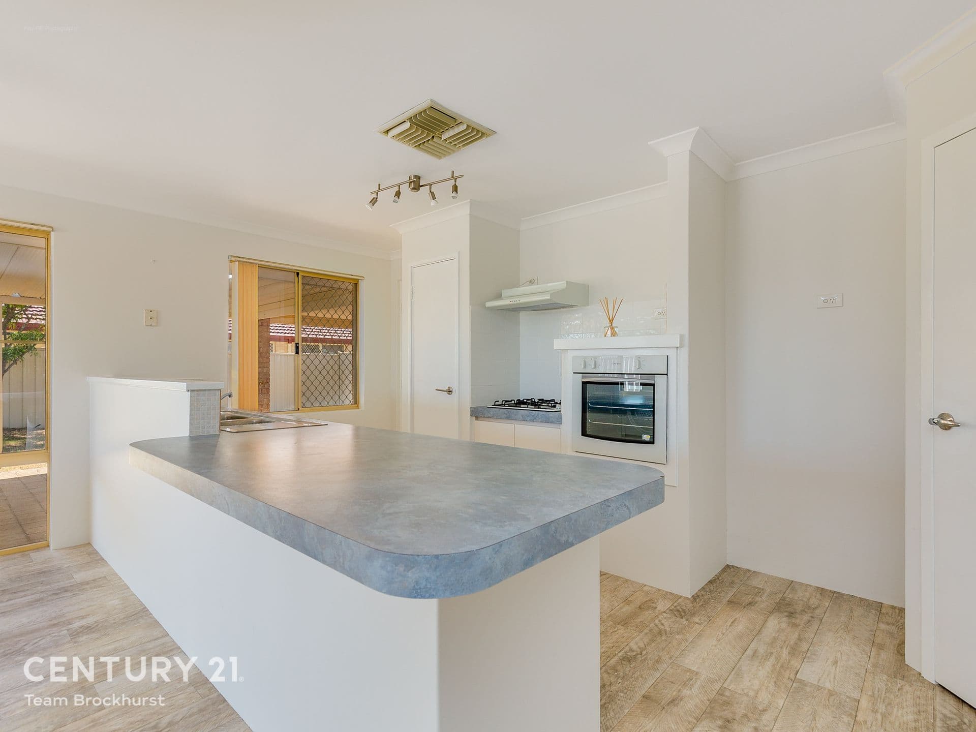 7/10 Warton Rd, Huntingdale, WA, 6110, Huntingdale - Thumbnail 2