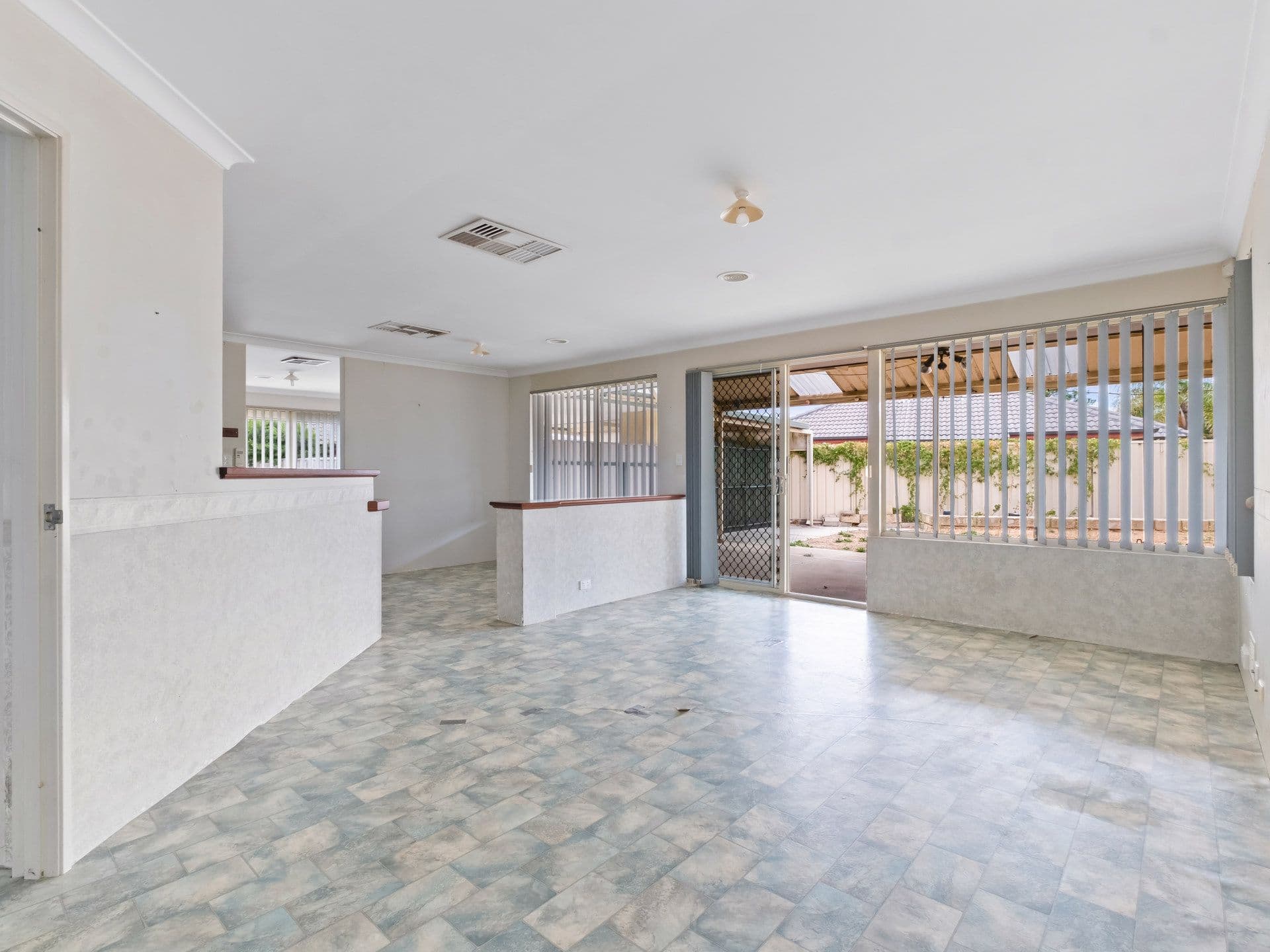 4 Spears Court, Gosnells, WA, 6110, Gosnells - Thumbnail 2