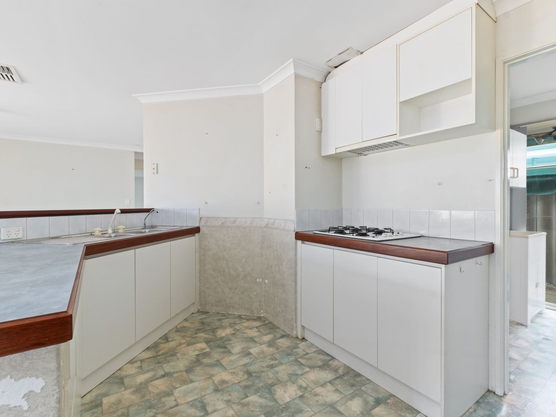 4 Spears Court, Gosnells, WA, 6110, Gosnells - Thumbnail 8
