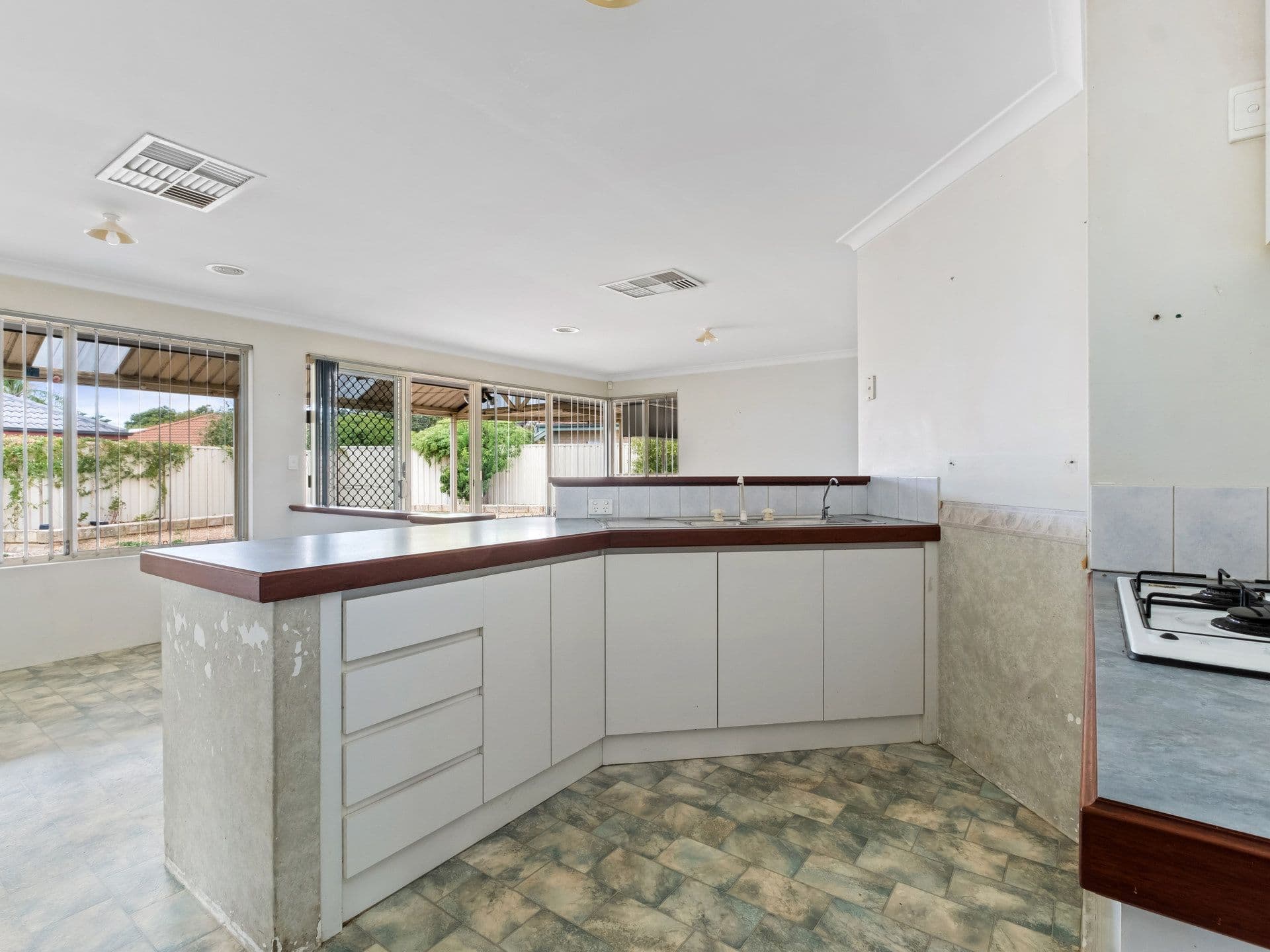4 Spears Court, Gosnells, WA, 6110, Gosnells - Thumbnail 3