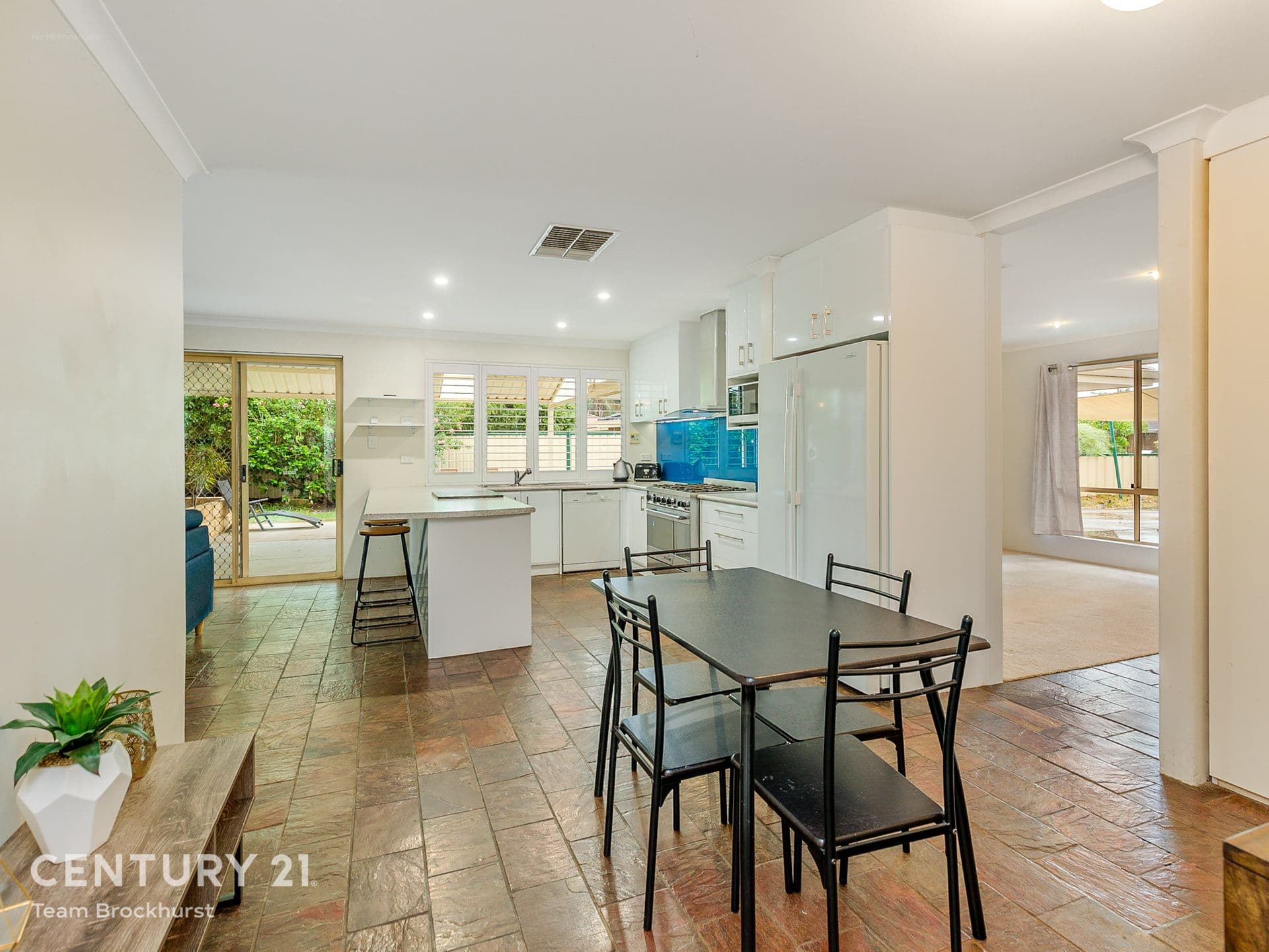 7/10 Warton Rd, Huntingdale, WA, 6110, Huntingdale - Thumbnail 2