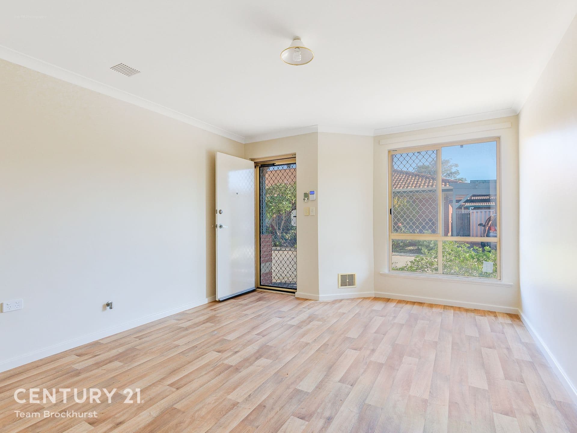 7/10 Warton Rd, Huntingdale, WA, 6110, Rivervale - Thumbnail 2