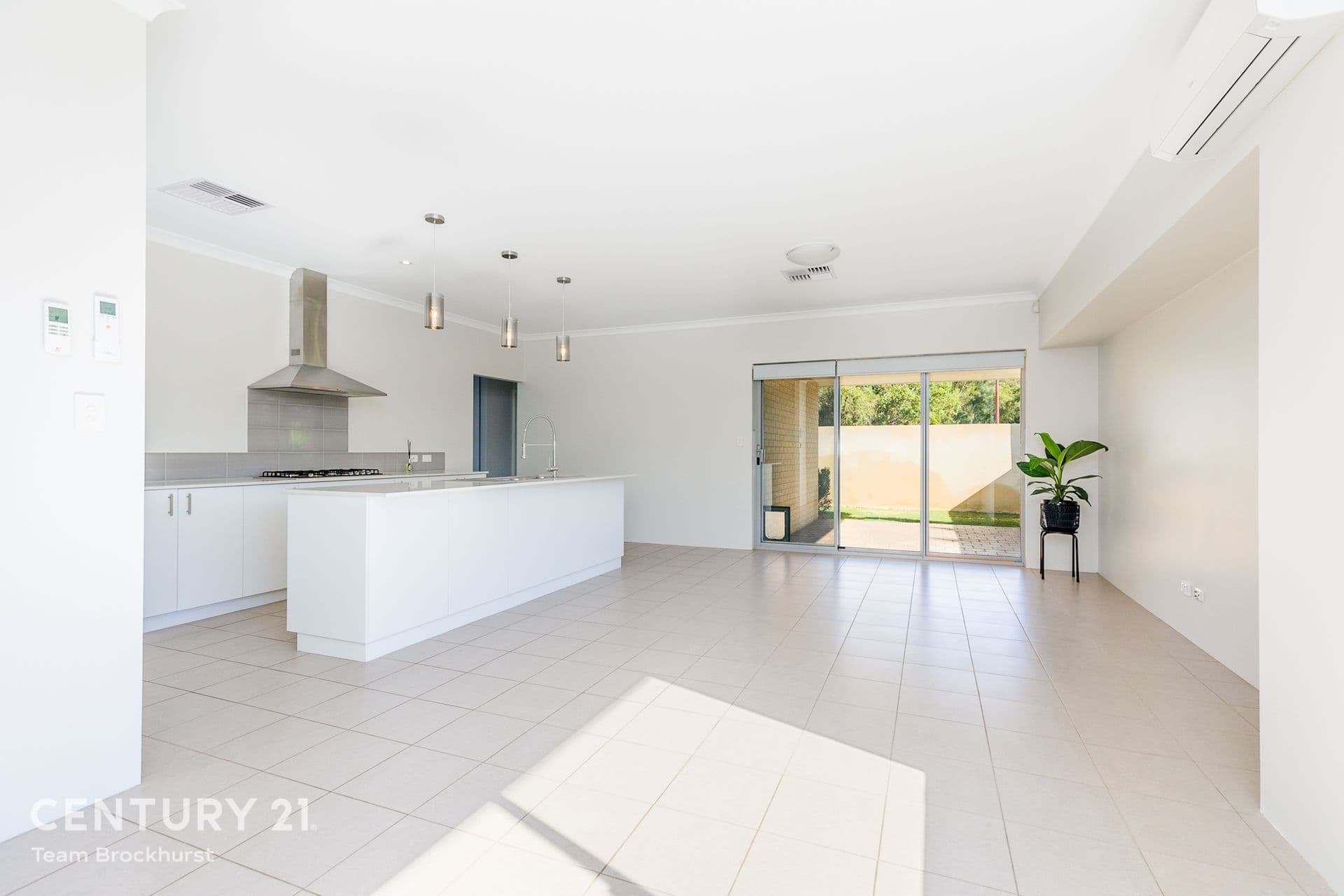 7/10 Warton Rd, Huntingdale, WA, 6110, Southern River - Thumbnail 2
